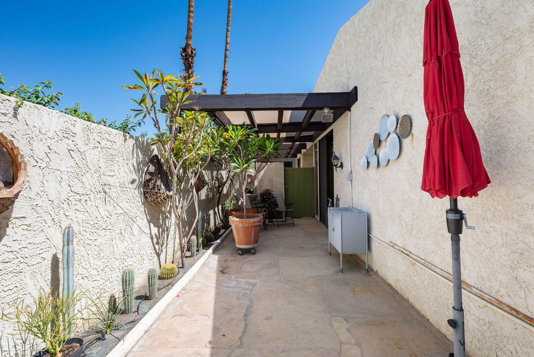 200 N Hermosa DR