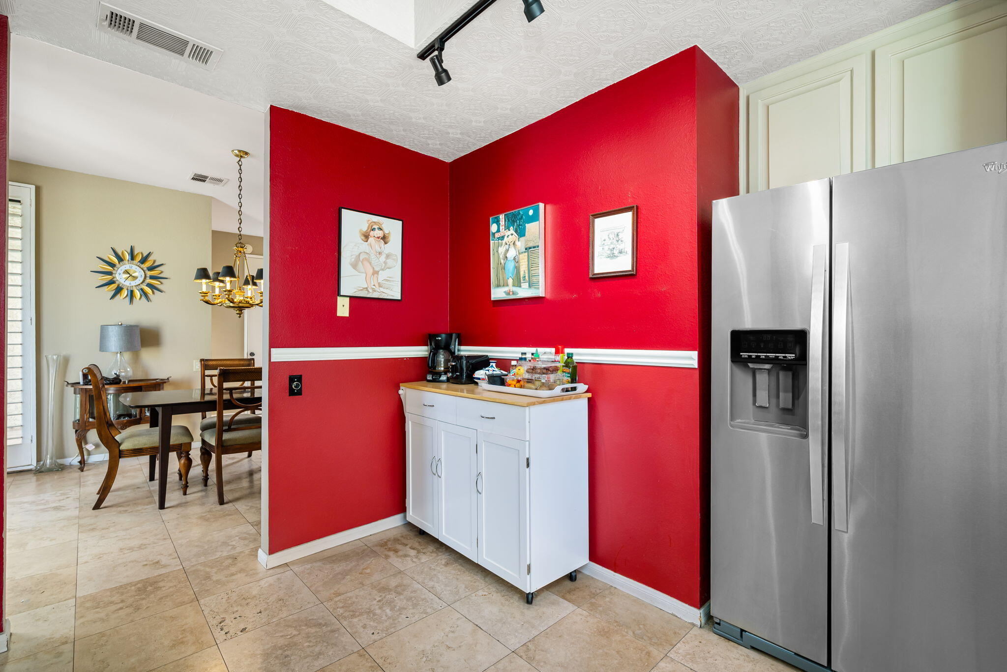 200 N Hermosa DR