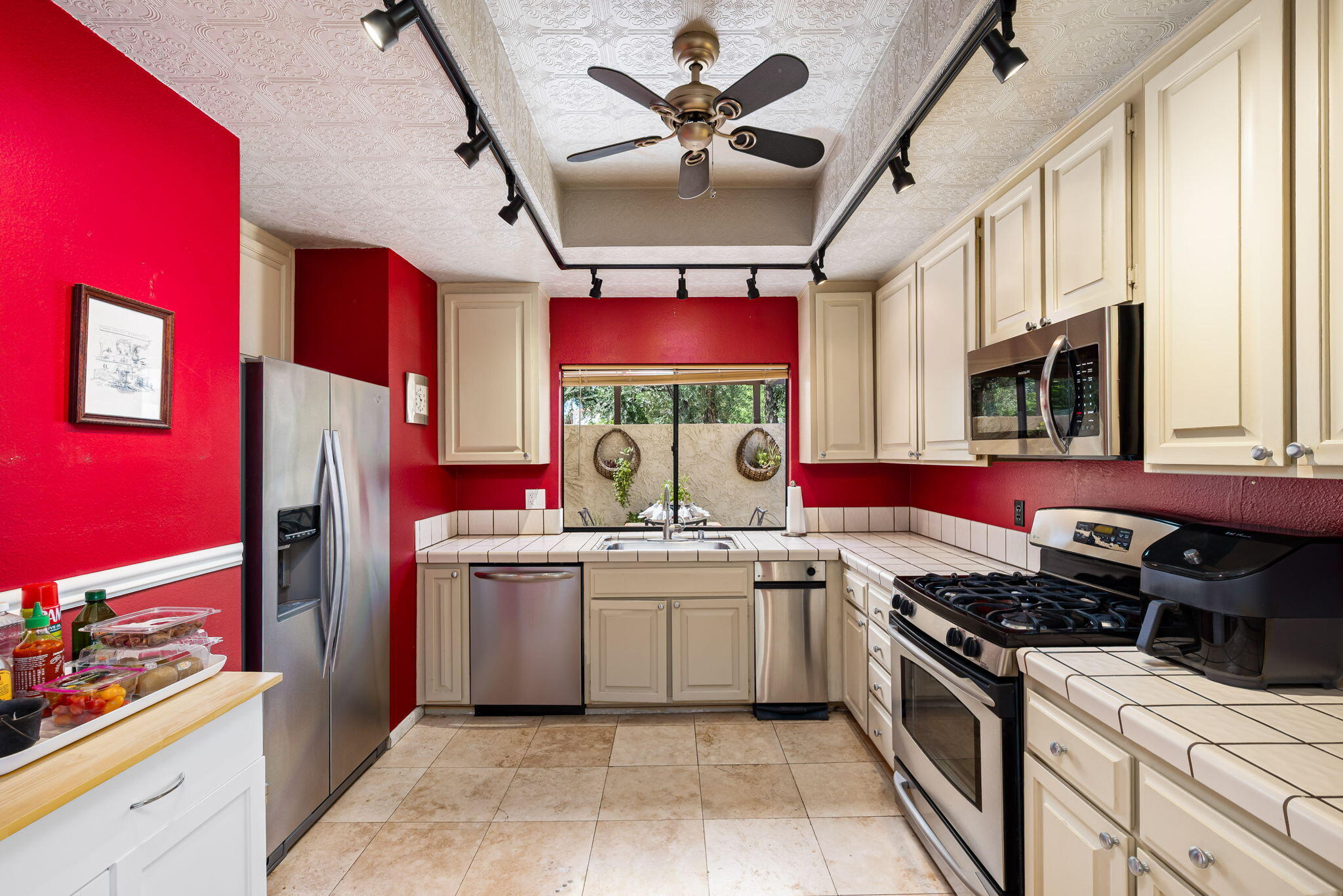 200 N Hermosa DR
