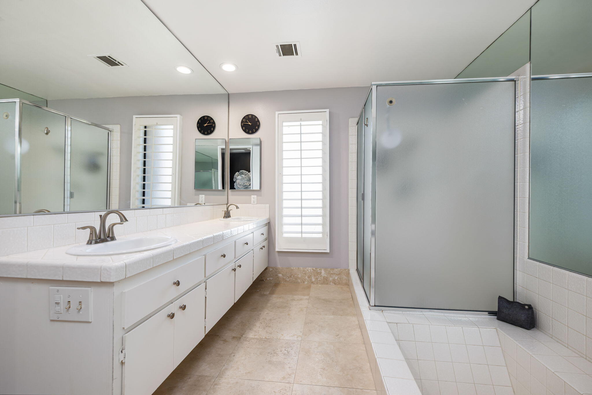 200 N Hermosa DR