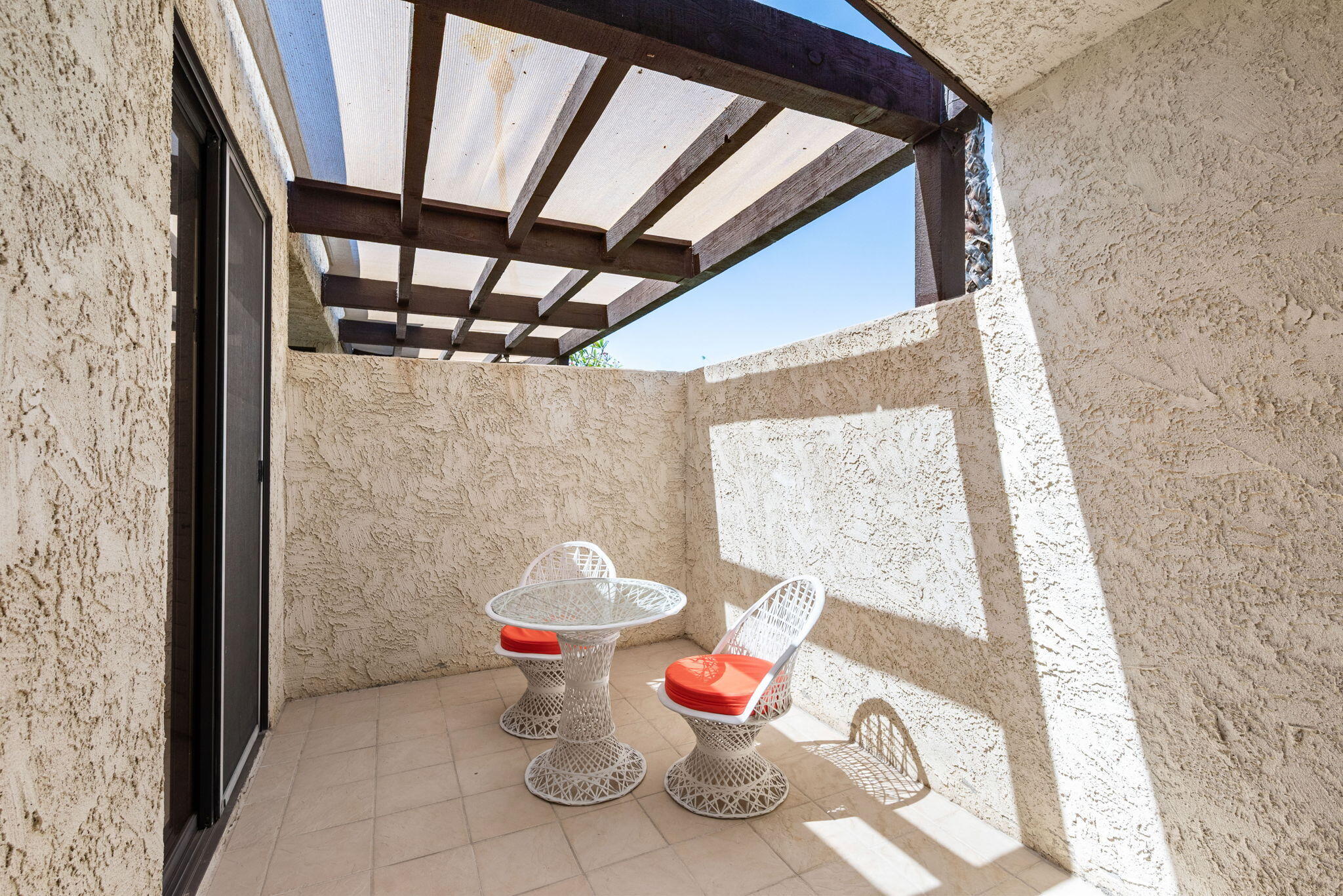 200 N Hermosa DR