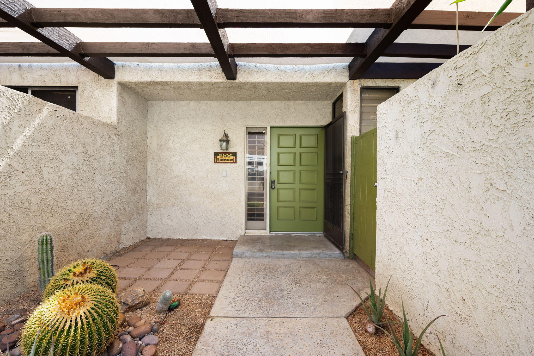 200 N Hermosa DR