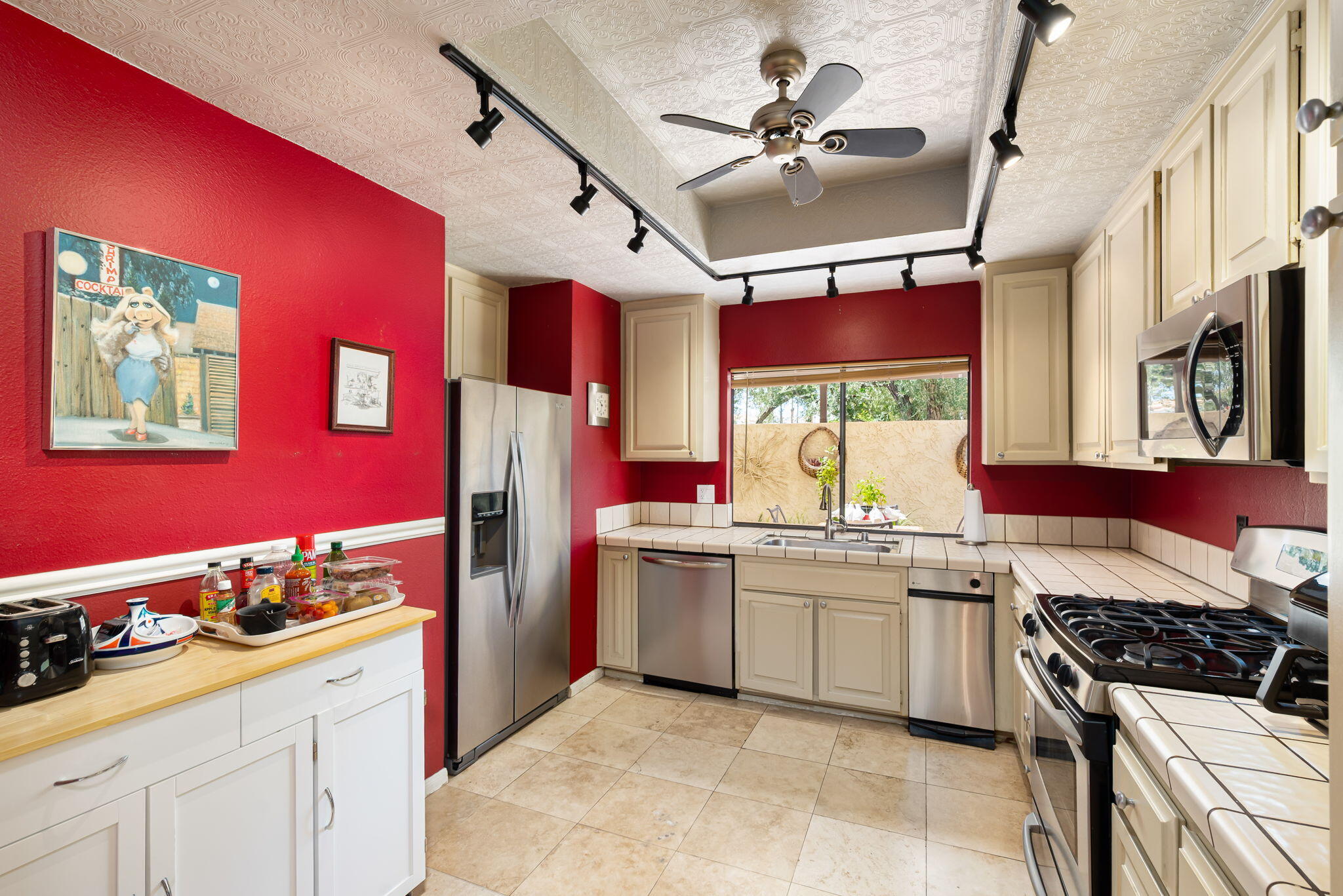 200 N Hermosa DR