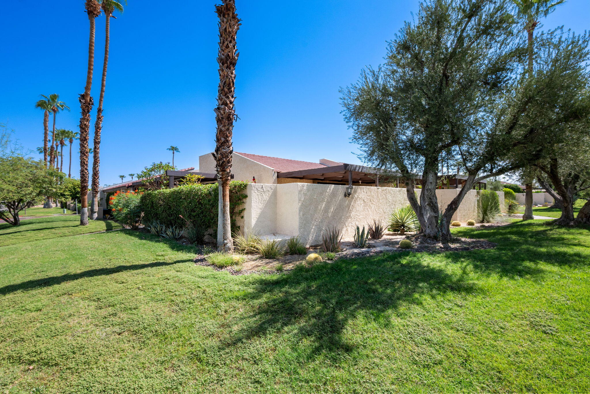 200 N Hermosa DR