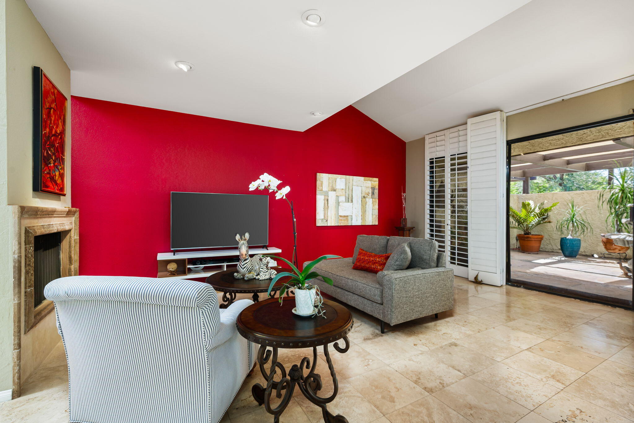 200 N Hermosa DR
