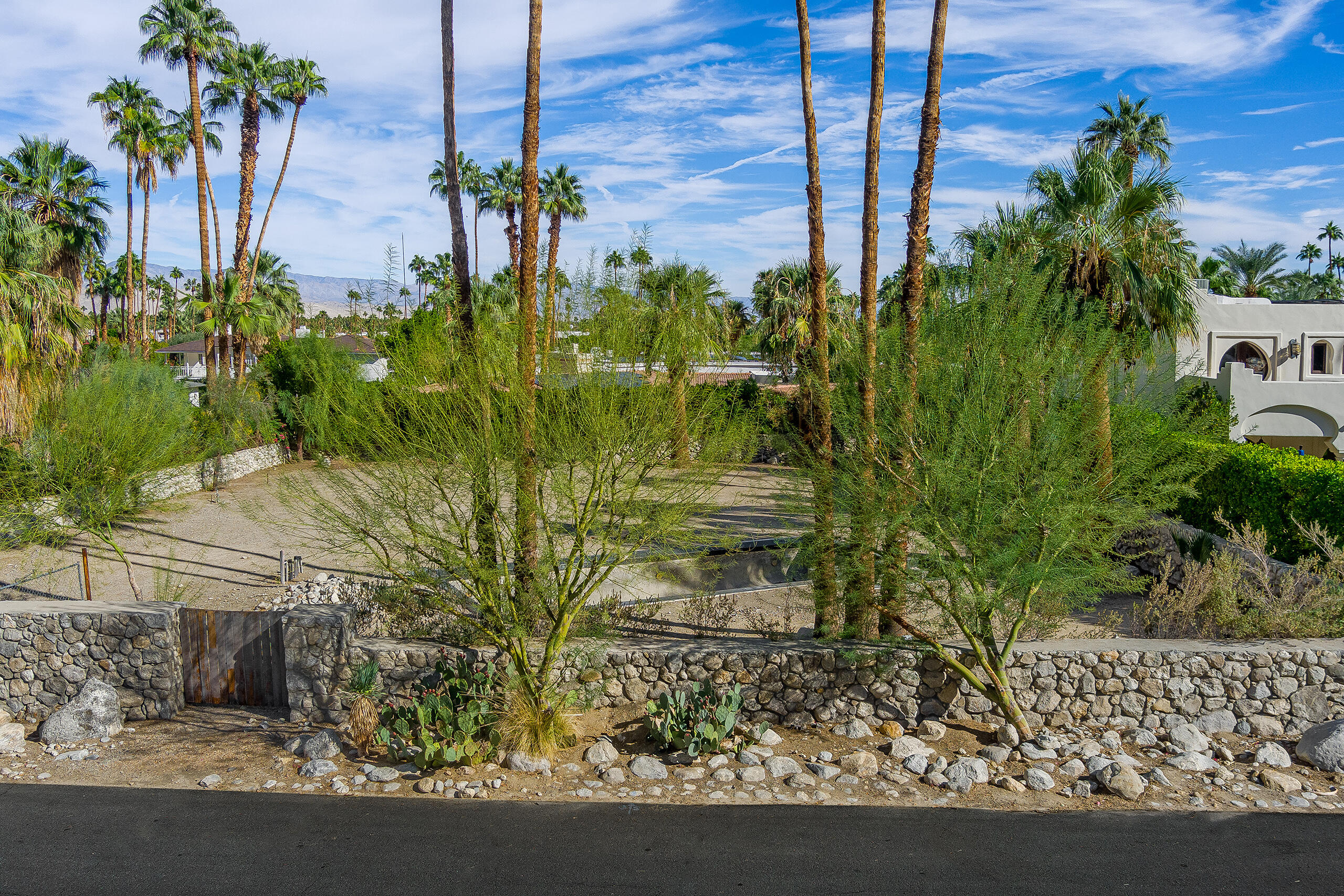 430 S Patencio RD