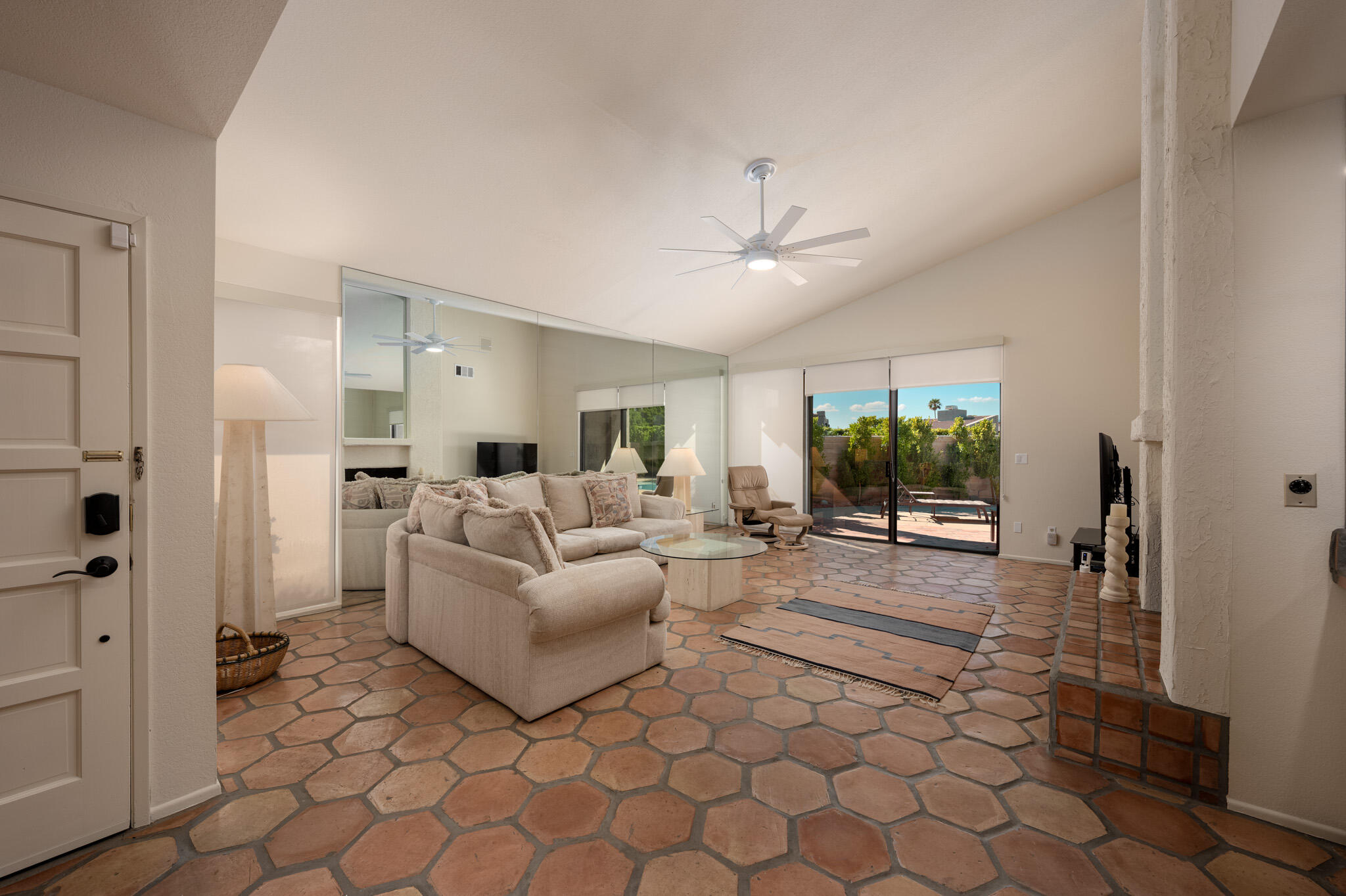 2884 Sundance CIR