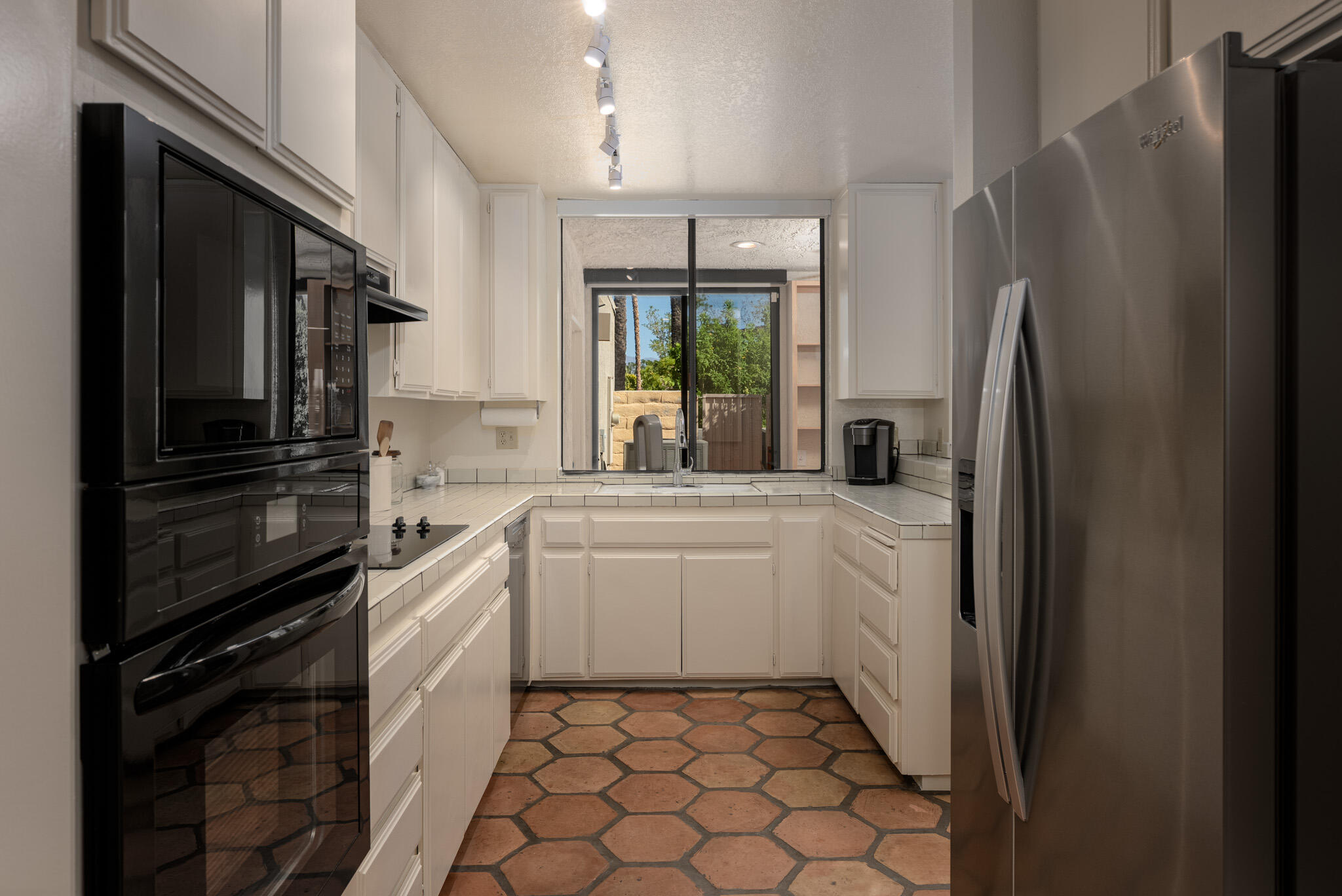 2884 Sundance CIR