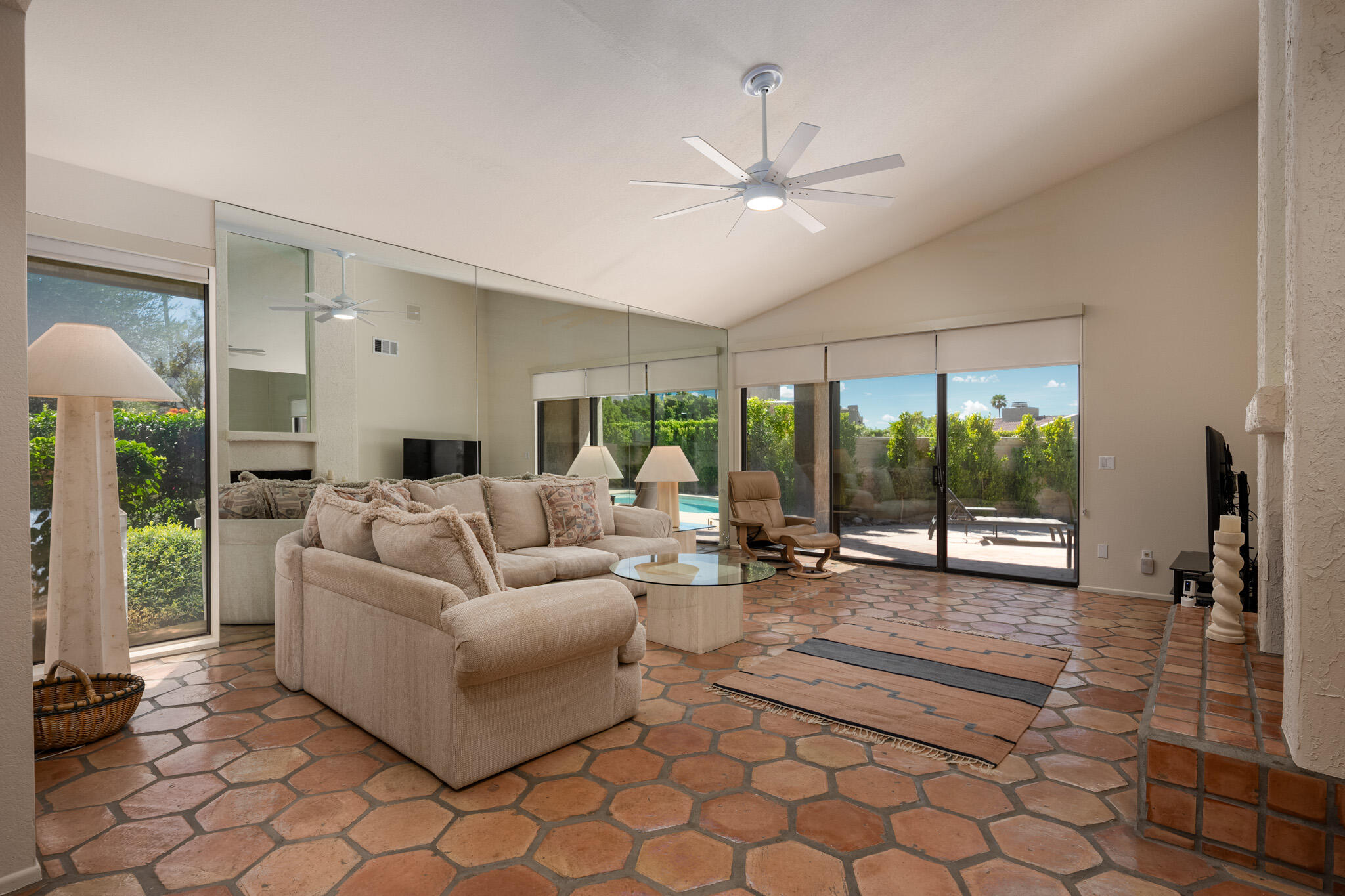 2884 Sundance CIR