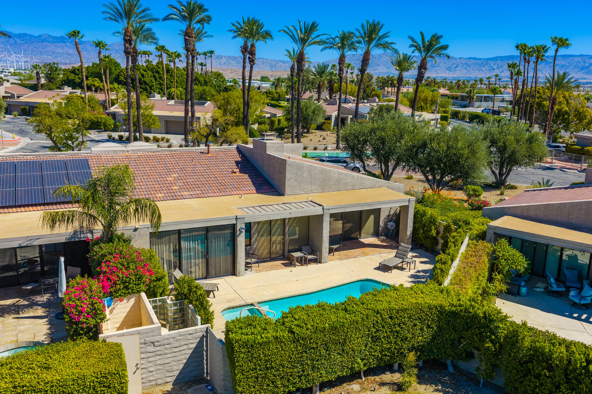 2884 Sundance CIR