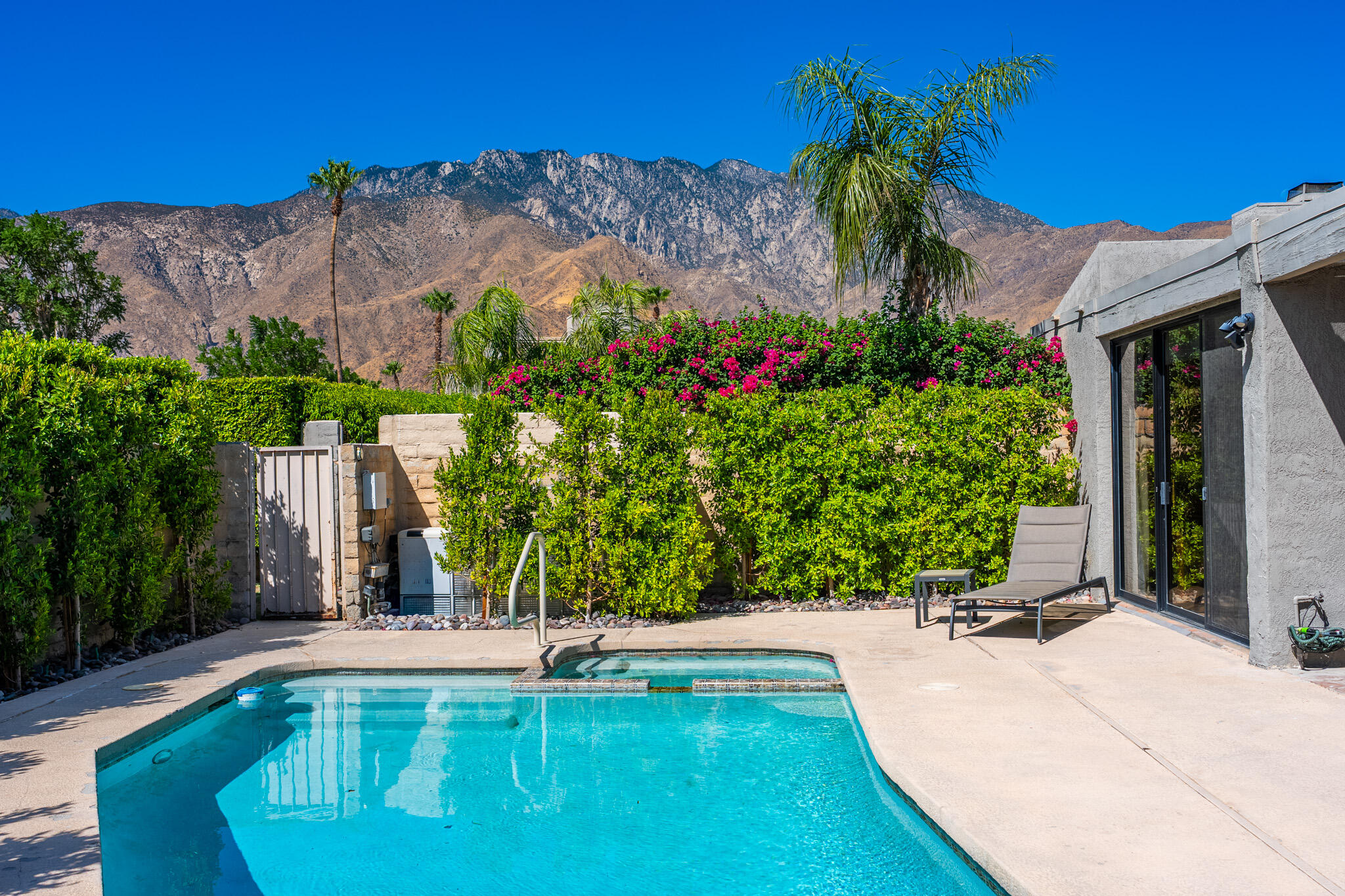 2884 Sundance CIR