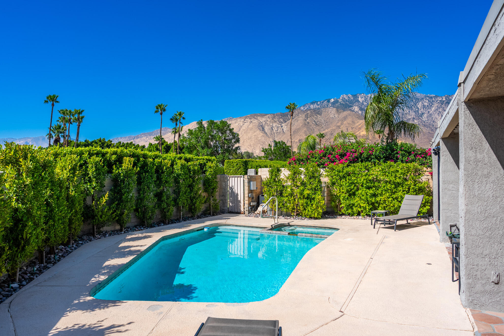 2884 Sundance CIR