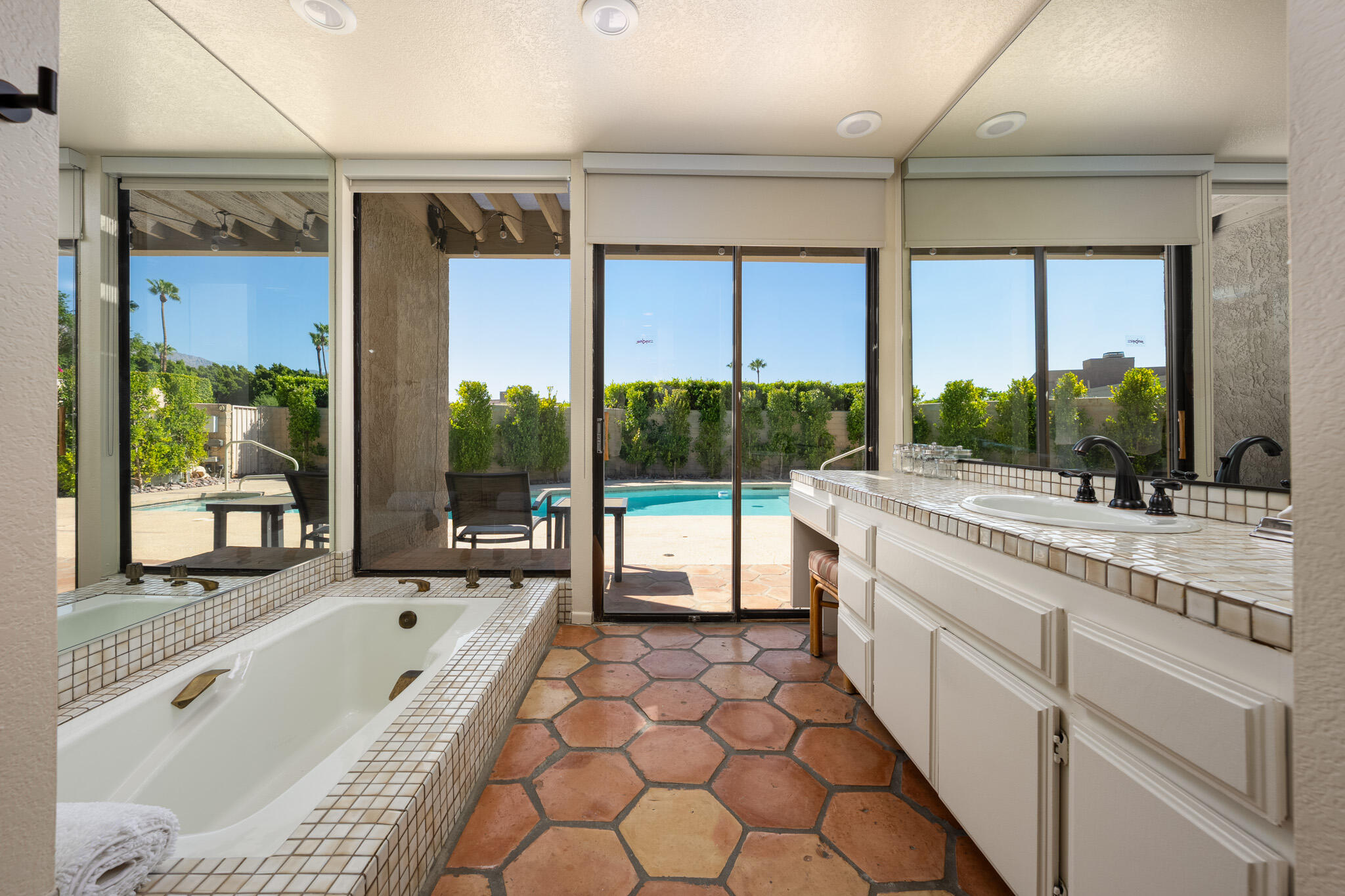 2884 Sundance CIR