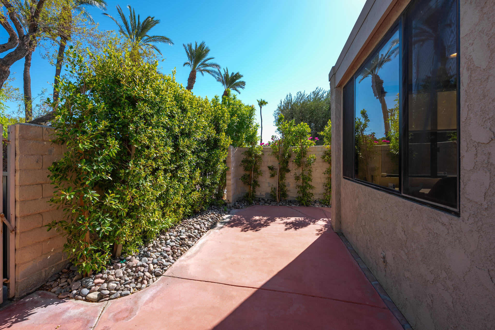 2884 Sundance CIR