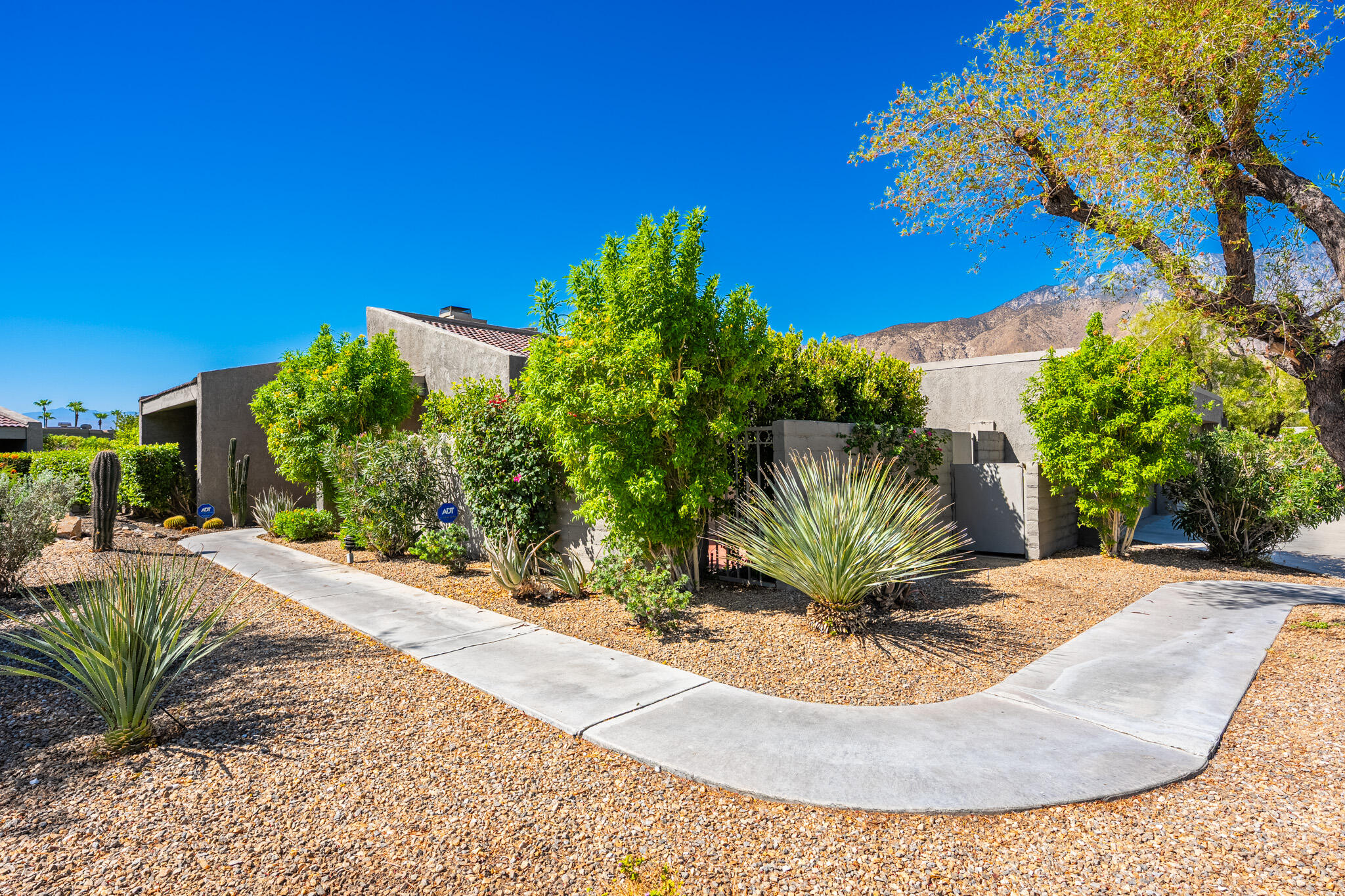 2884 Sundance CIR