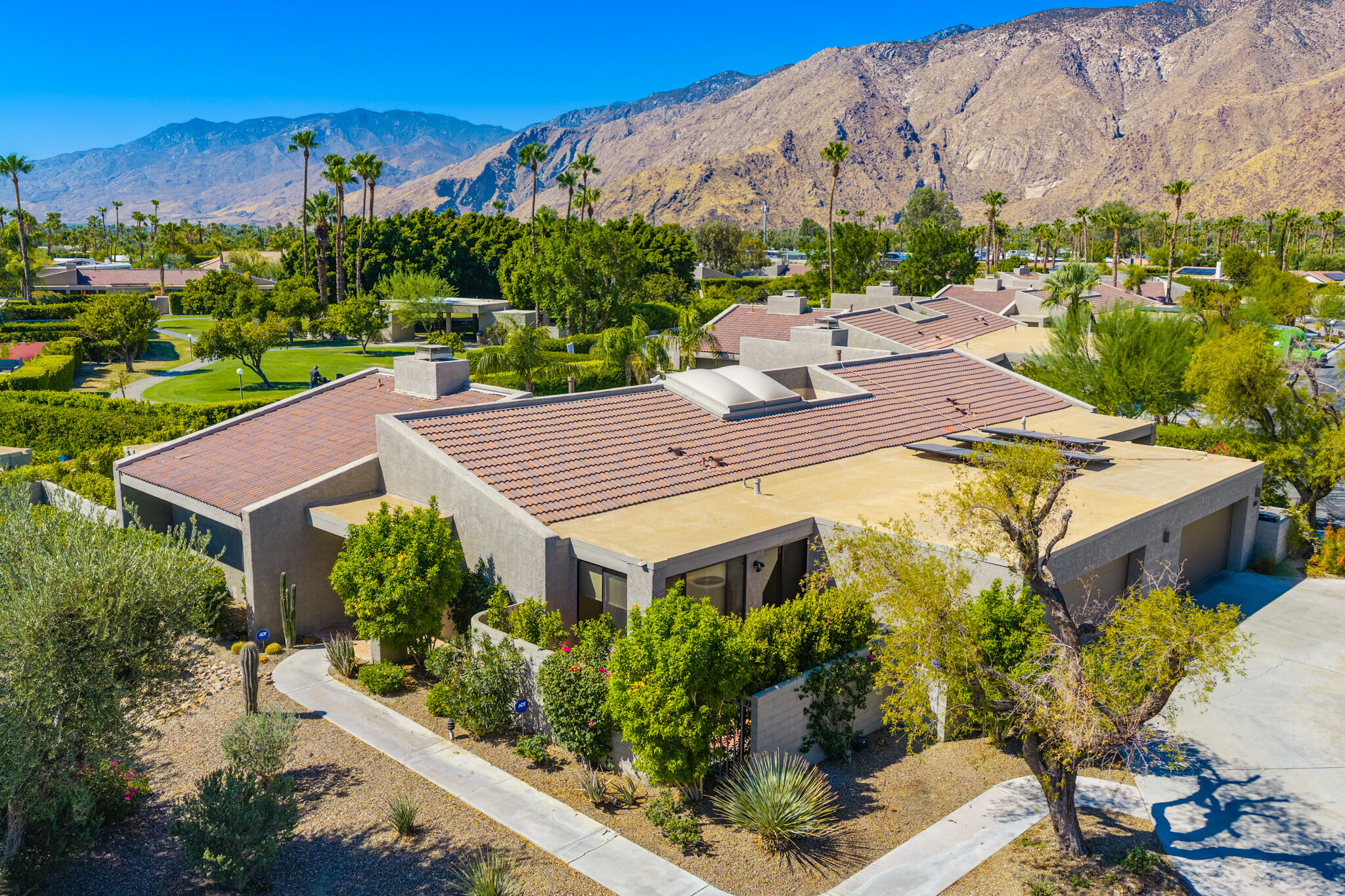 2884 Sundance CIR