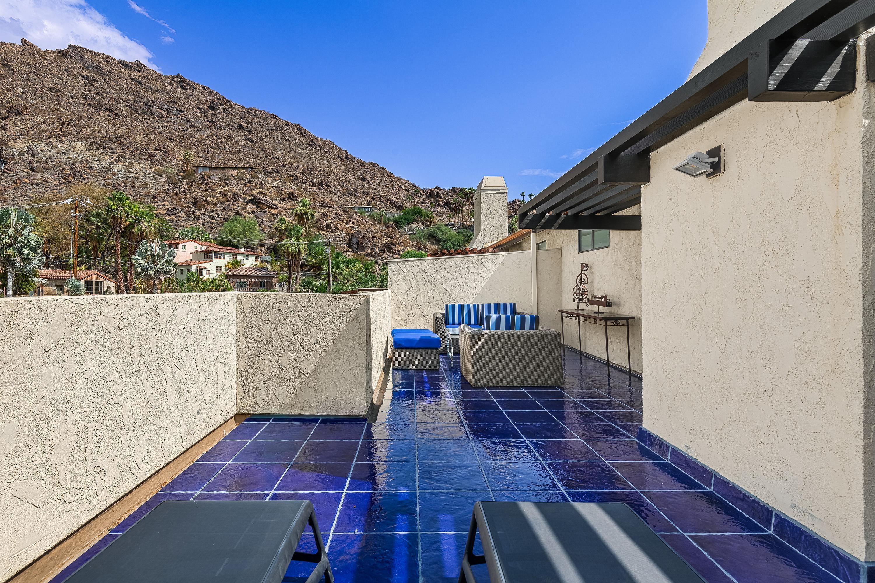 572 W Arenas RD Unit: 2