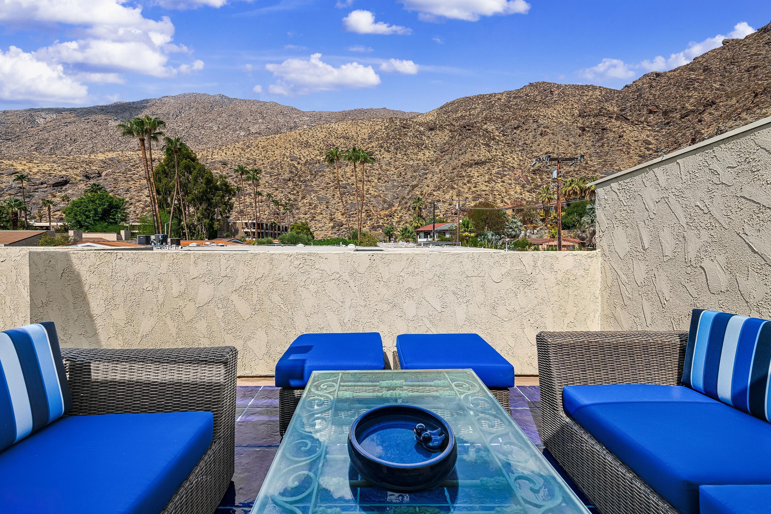572 W Arenas RD Unit: 2