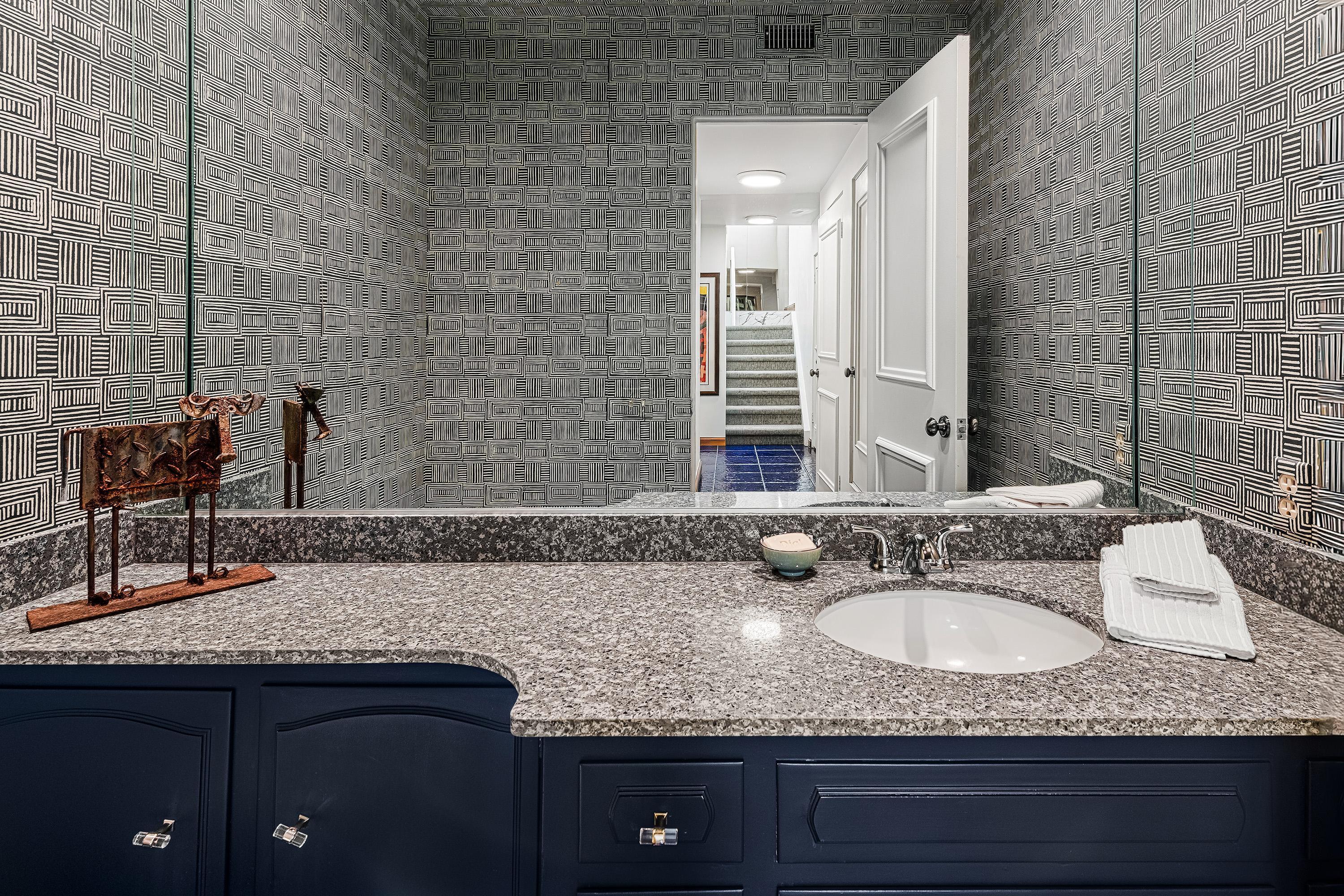 572 W Arenas RD Unit: 2