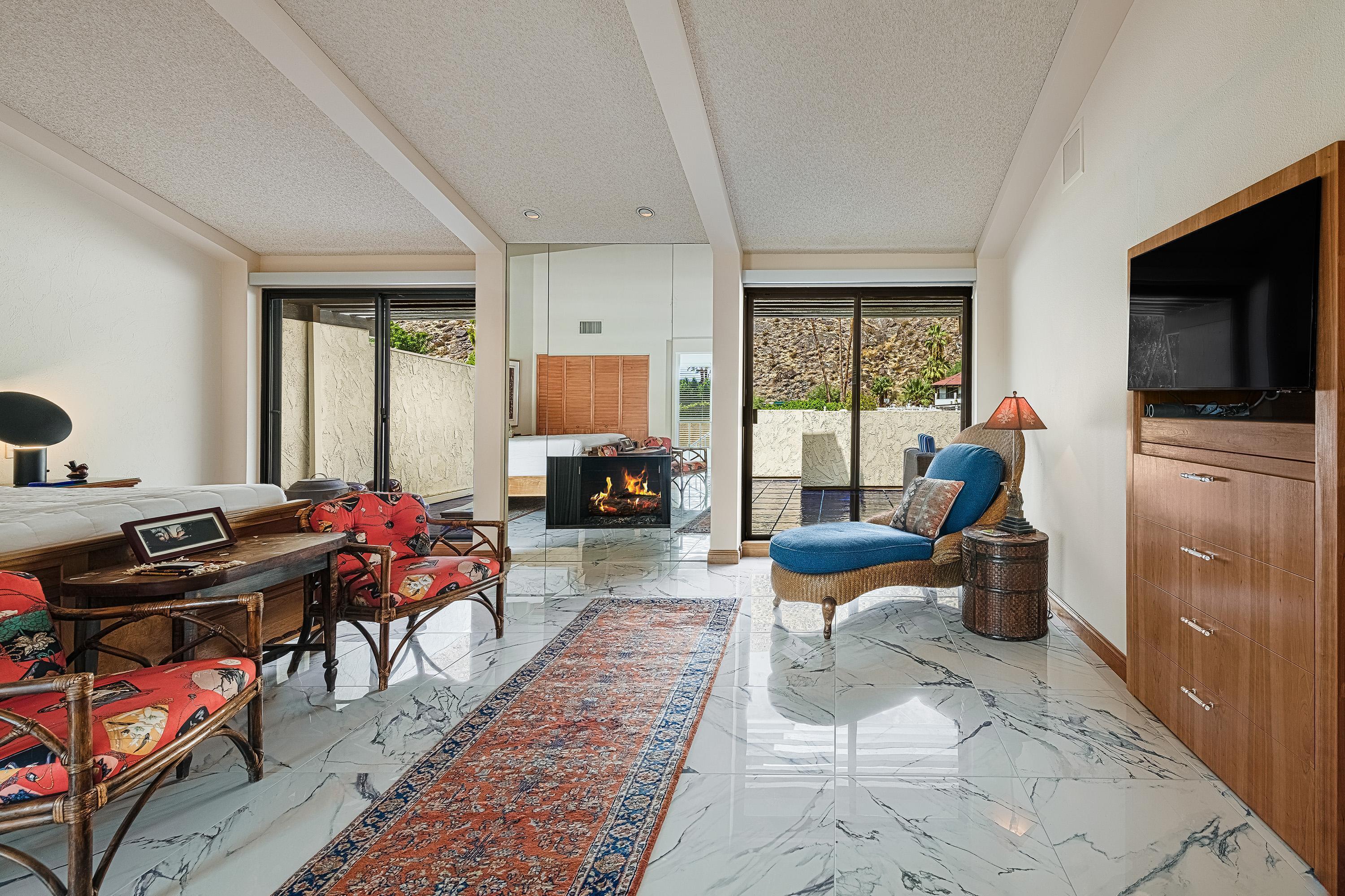 572 W Arenas RD Unit: 2
