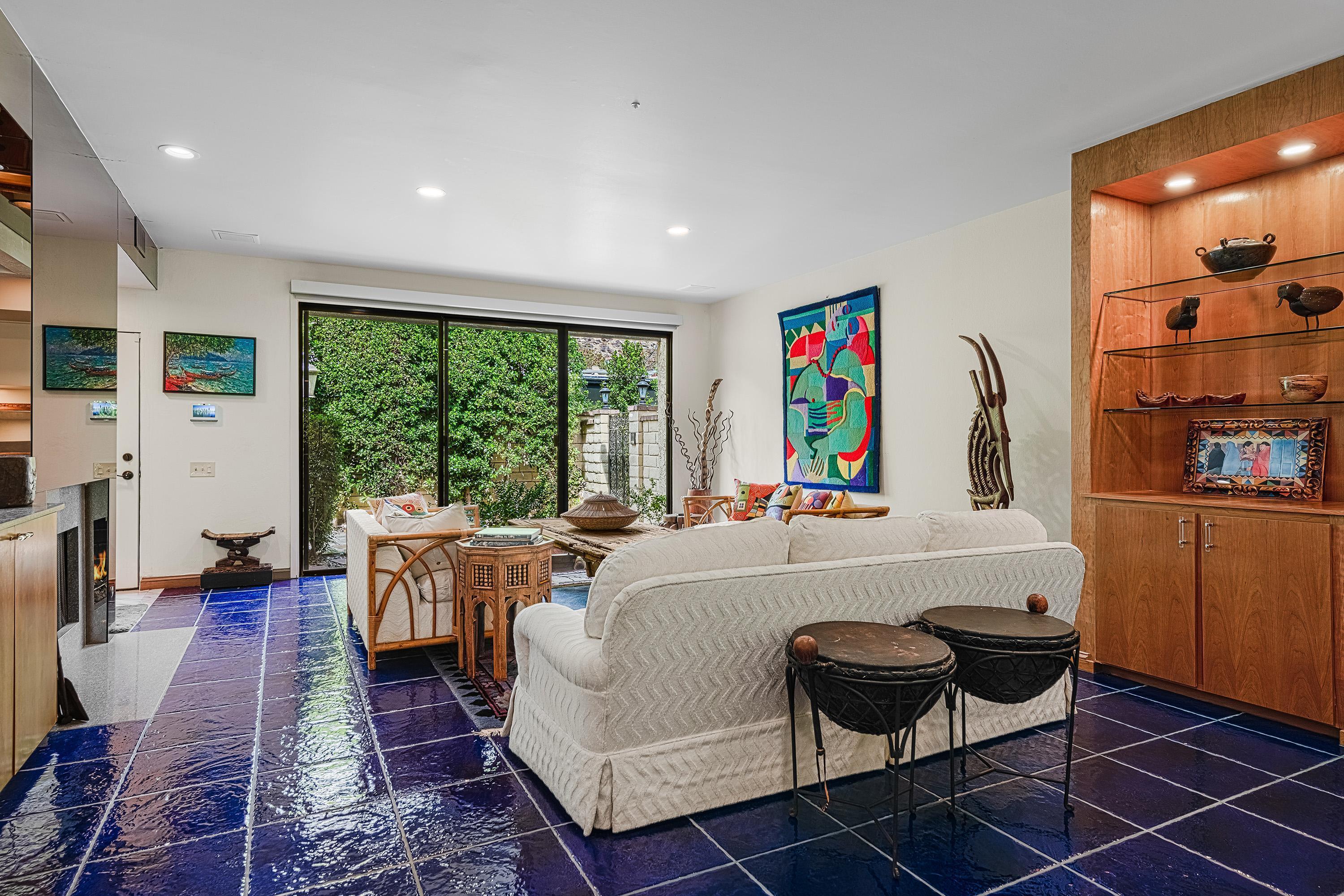 572 W Arenas RD Unit: 2