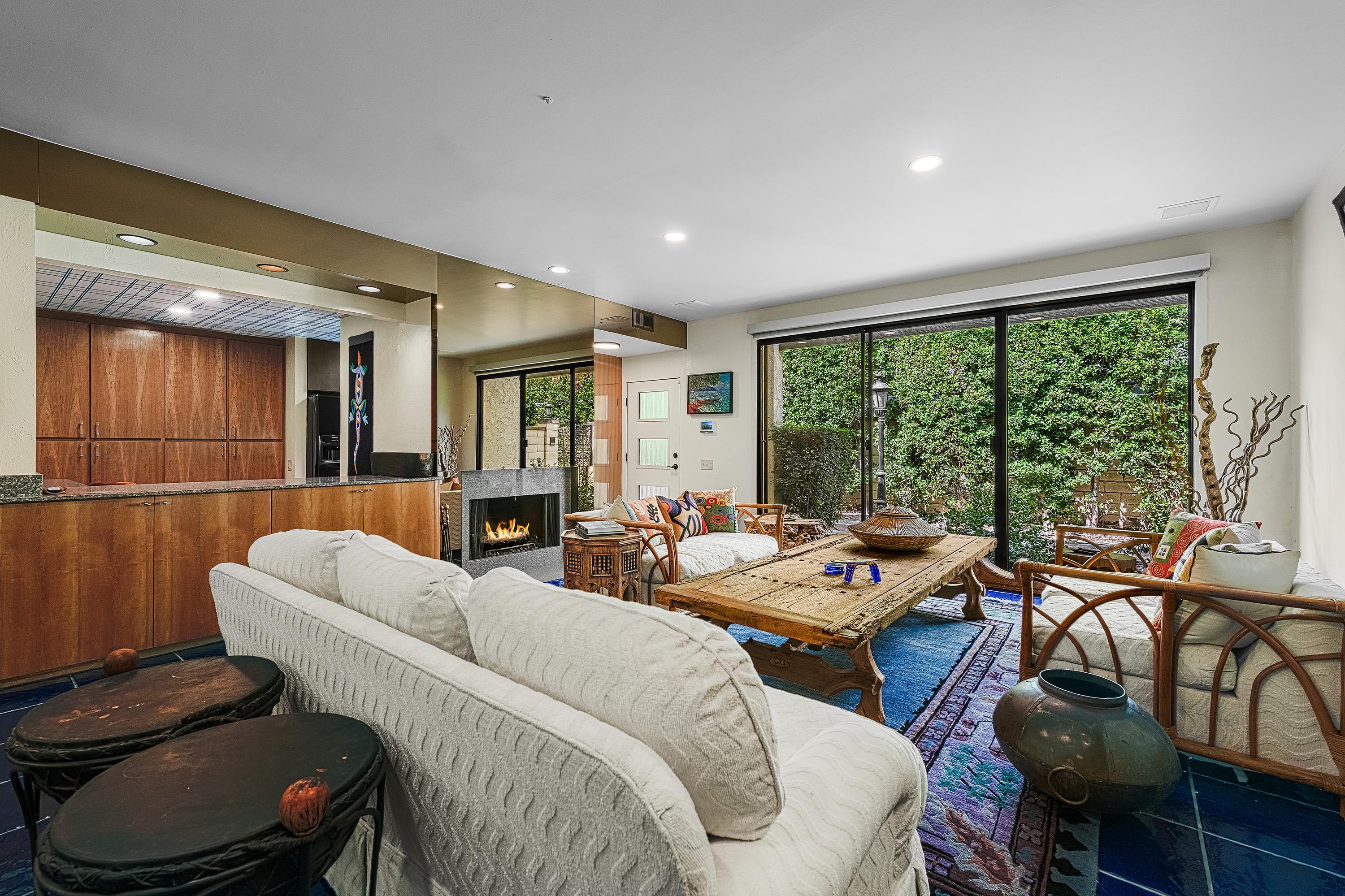 572 W Arenas RD Unit: 2