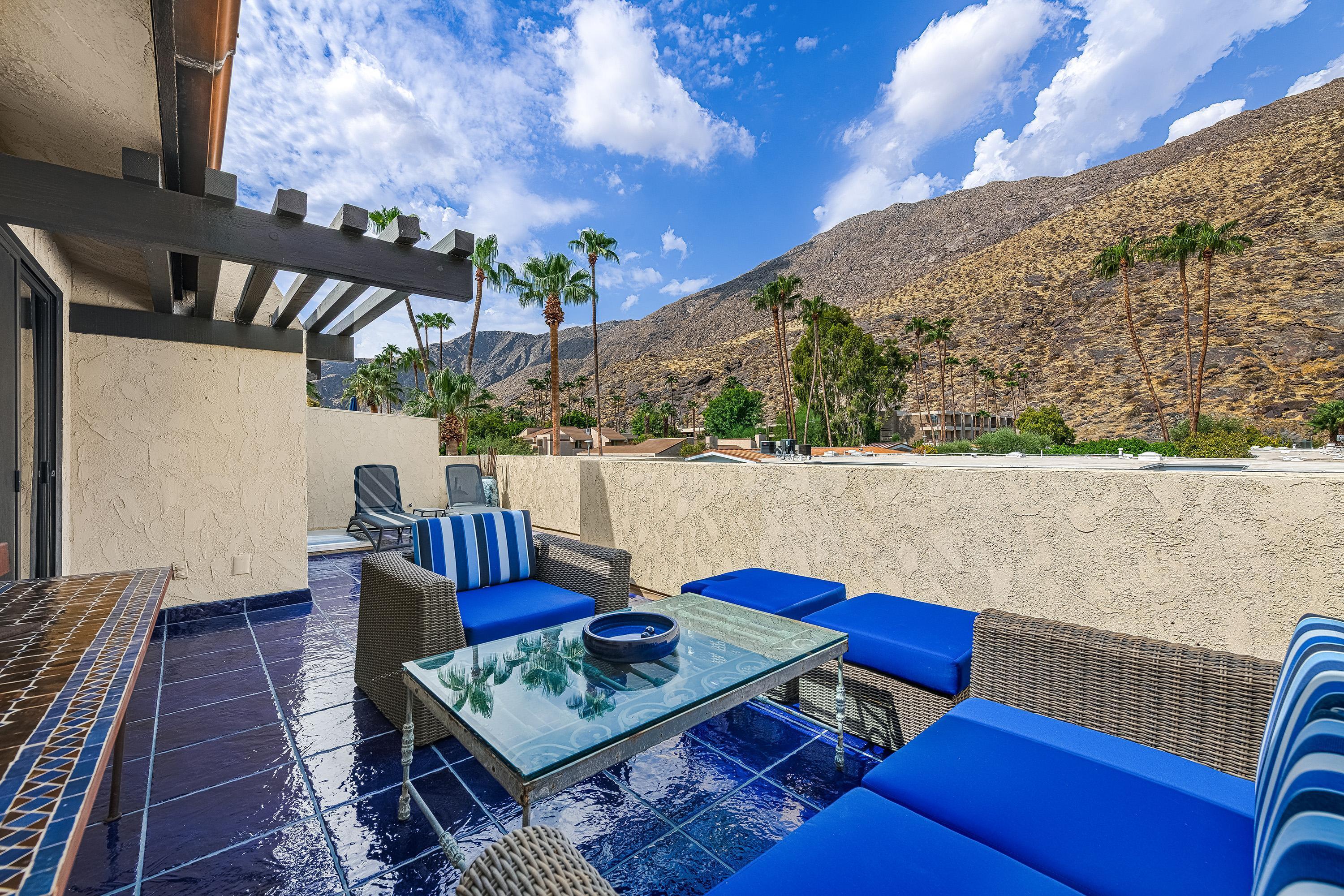 572 W Arenas RD Unit: 2