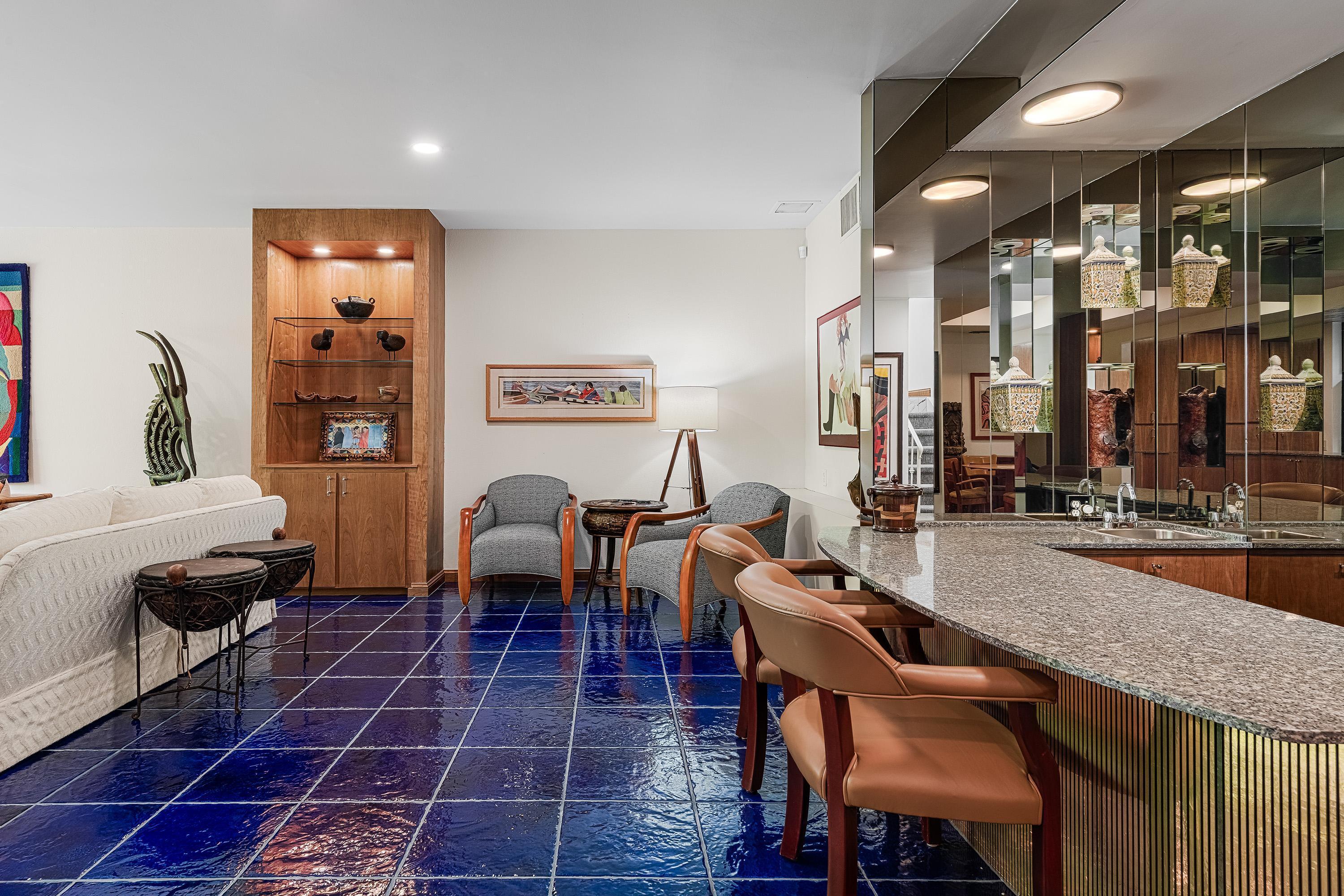 572 W Arenas RD Unit: 2