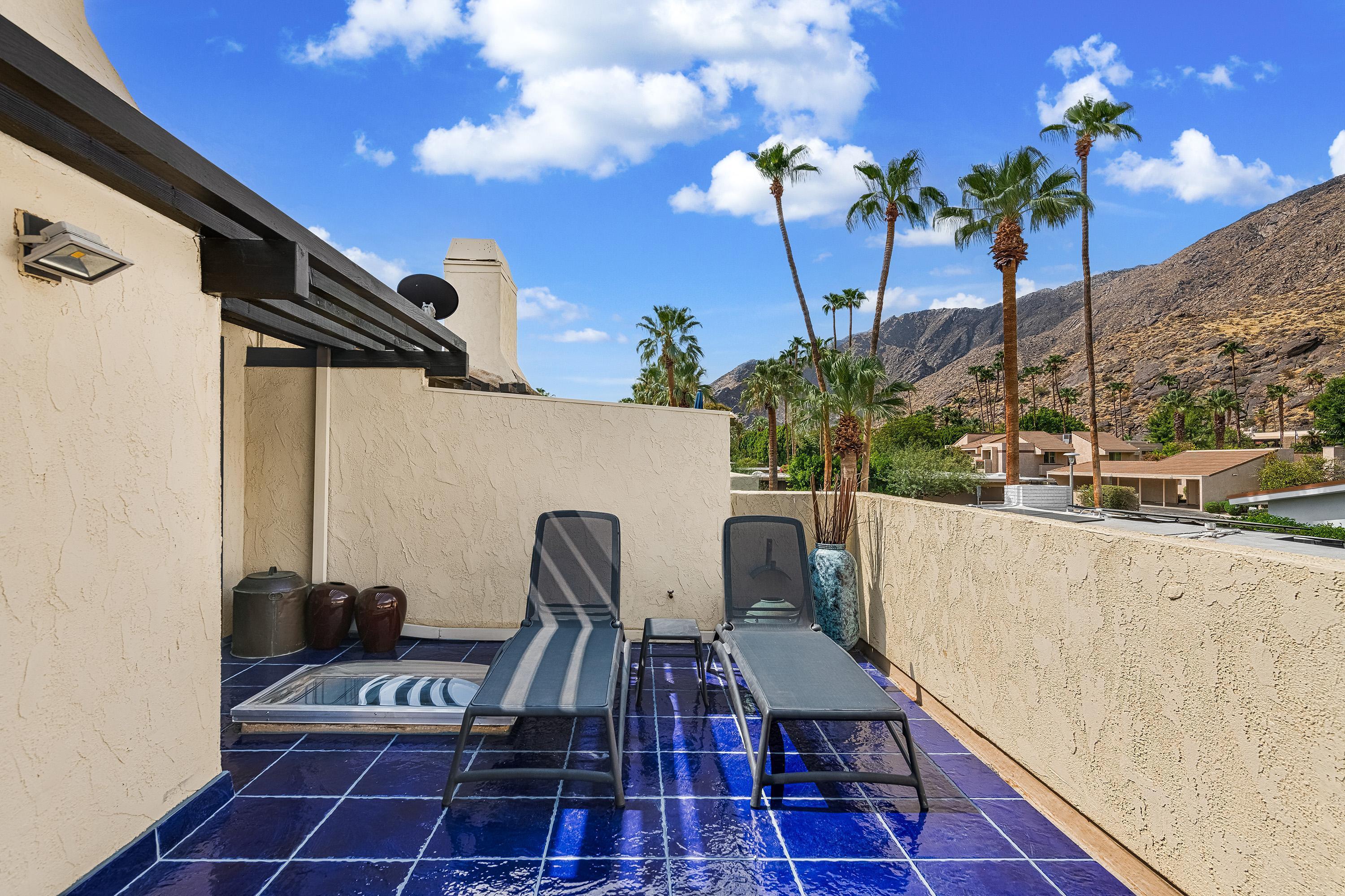 572 W Arenas RD Unit: 2