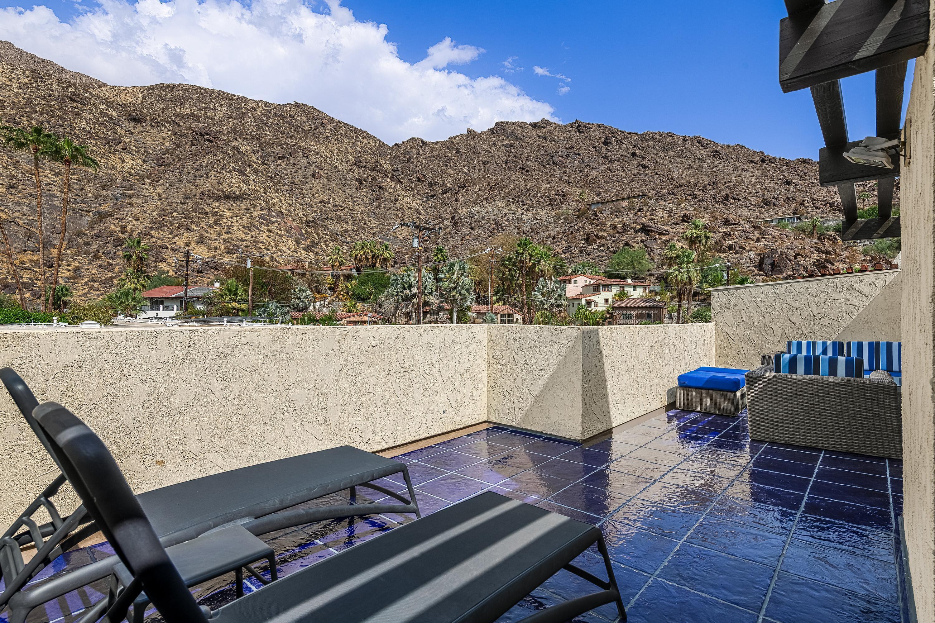 572 W Arenas RD Unit: 2