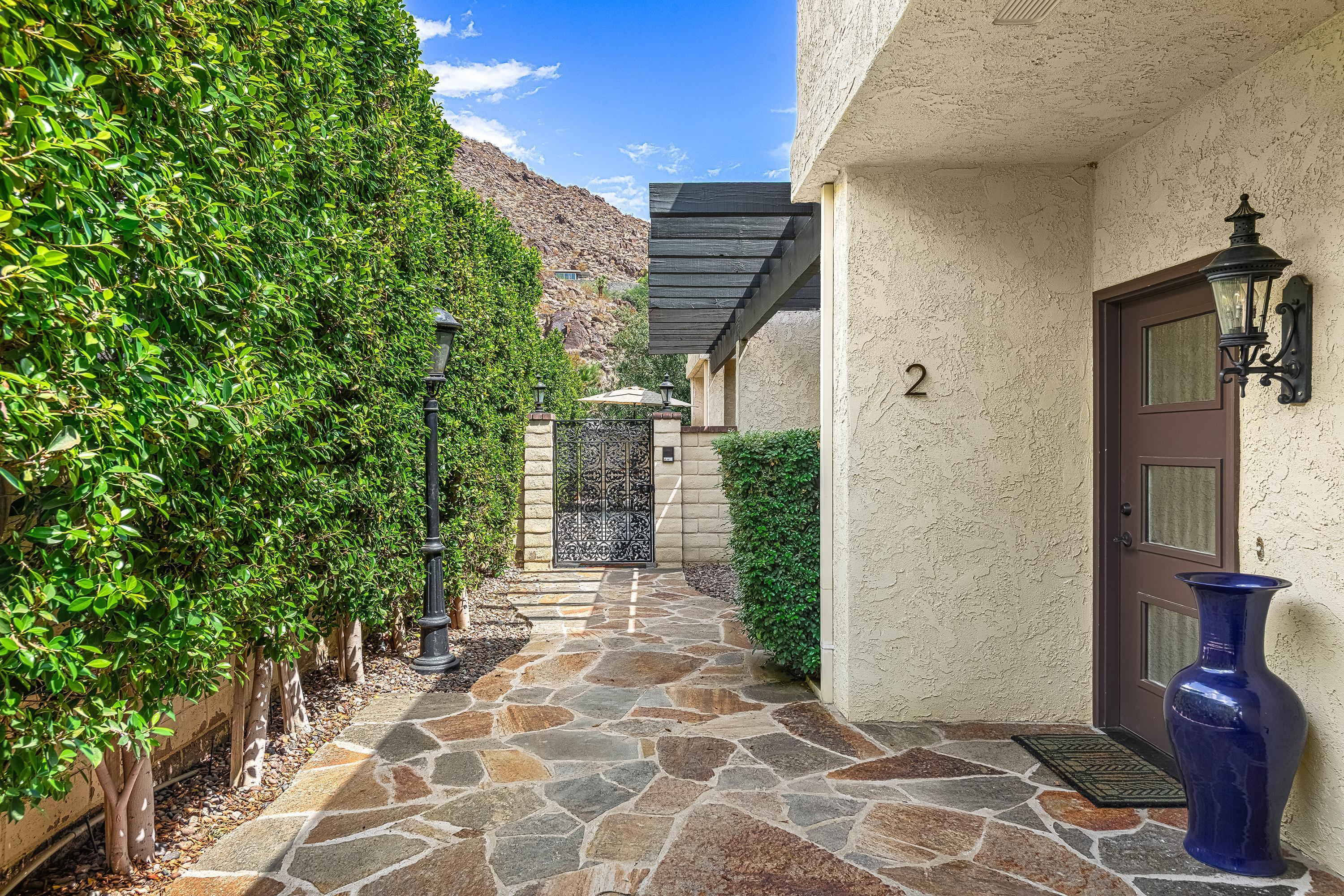 572 W Arenas RD Unit: 2