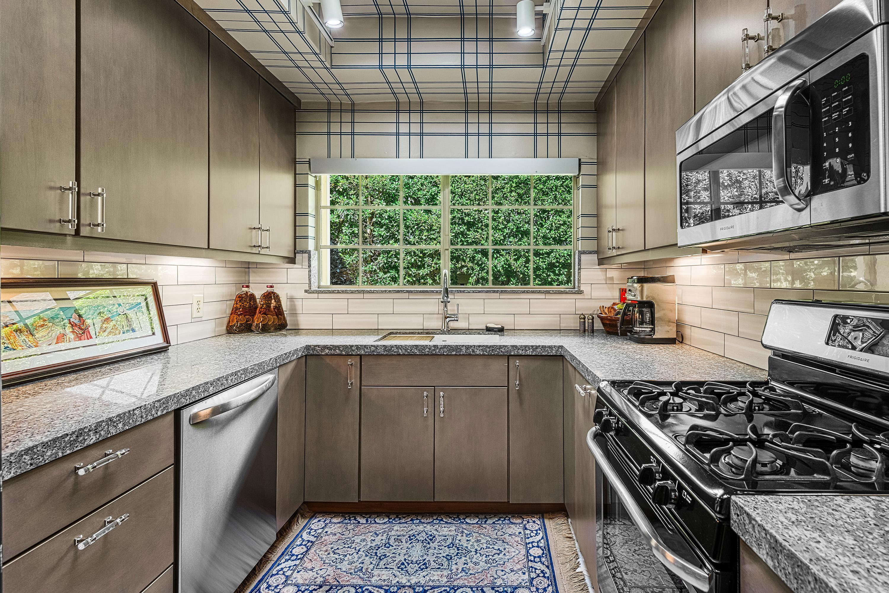 572 W Arenas RD Unit: 2