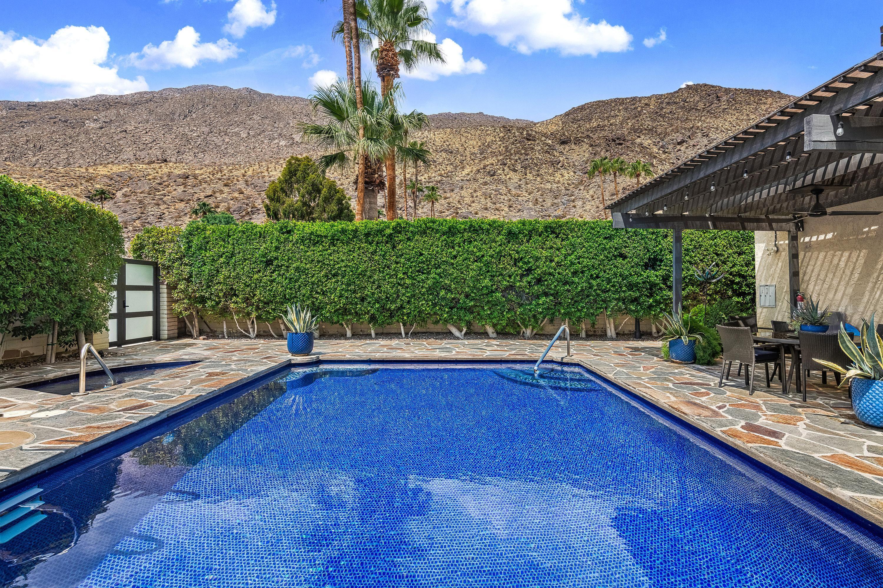 572 W Arenas RD Unit: 2