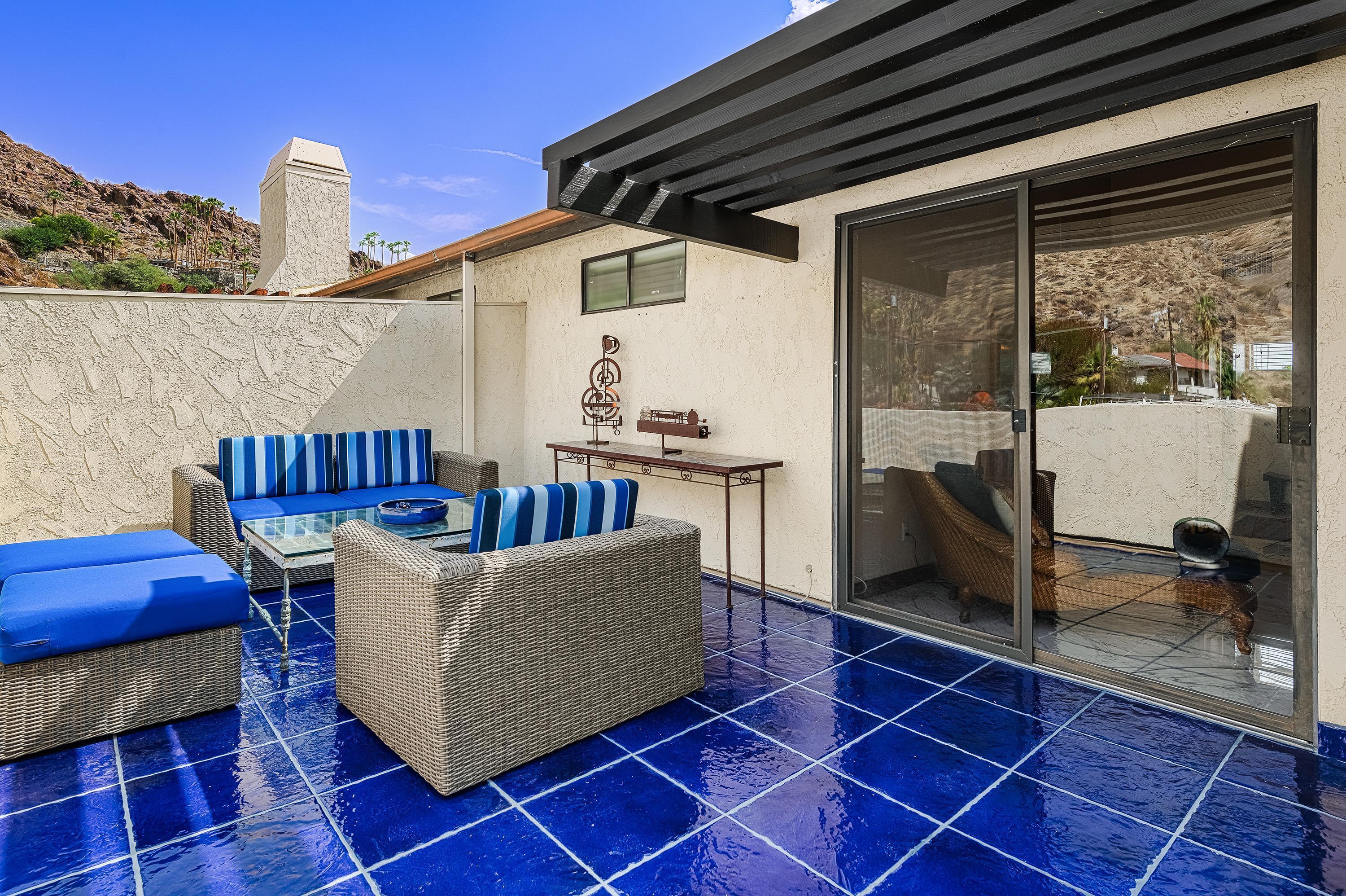 572 W Arenas RD Unit: 2