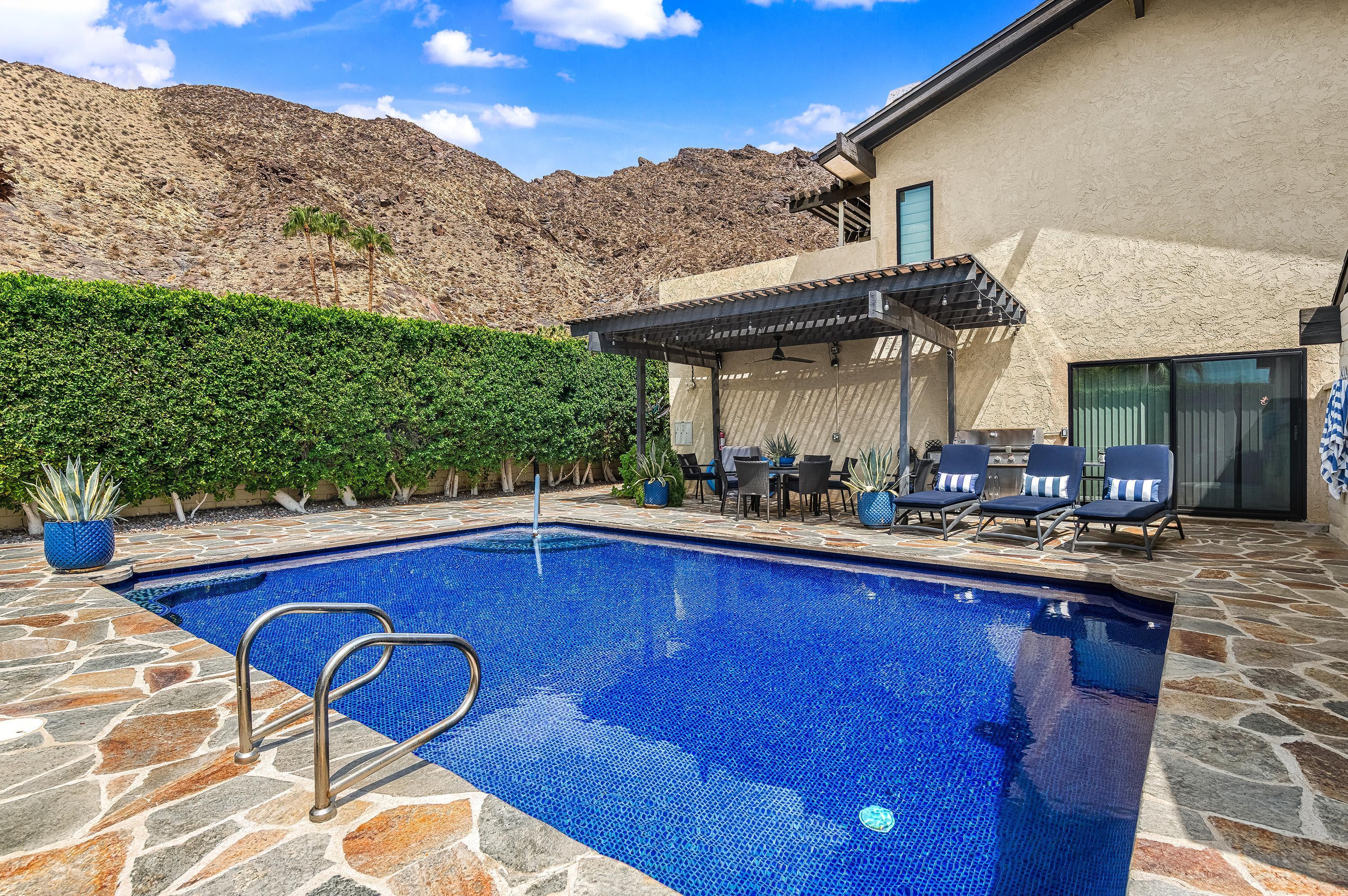 572 W Arenas RD Unit: 2