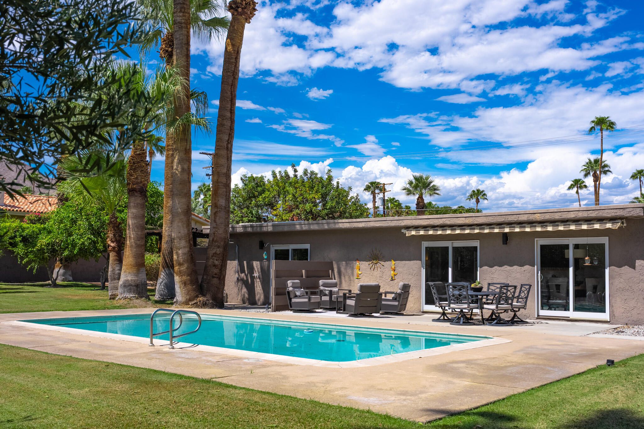 355 W Chino Canyon RD
