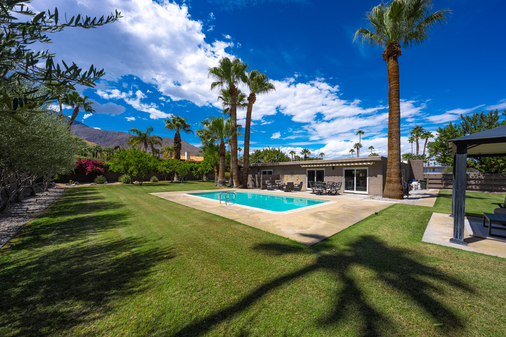 355 W Chino Canyon RD