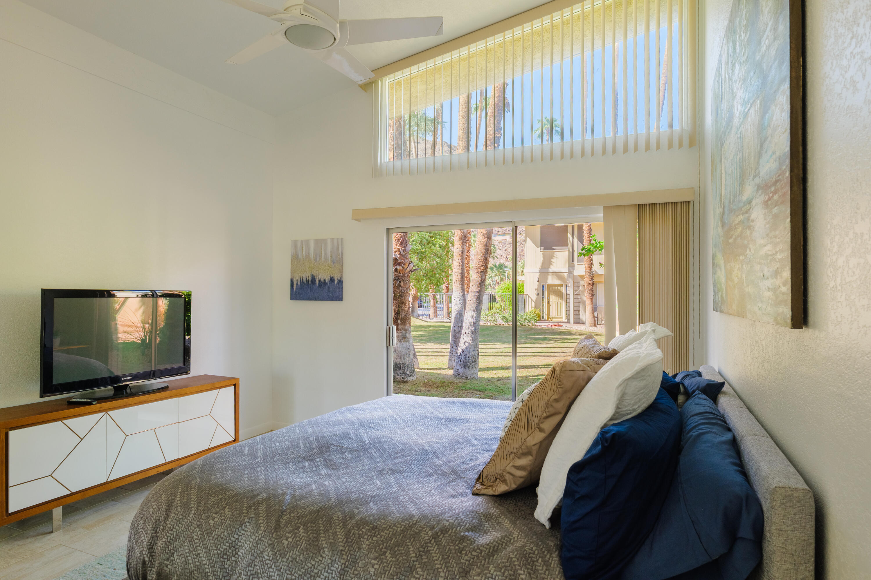 290 S San Jacinto DR Unit: 8