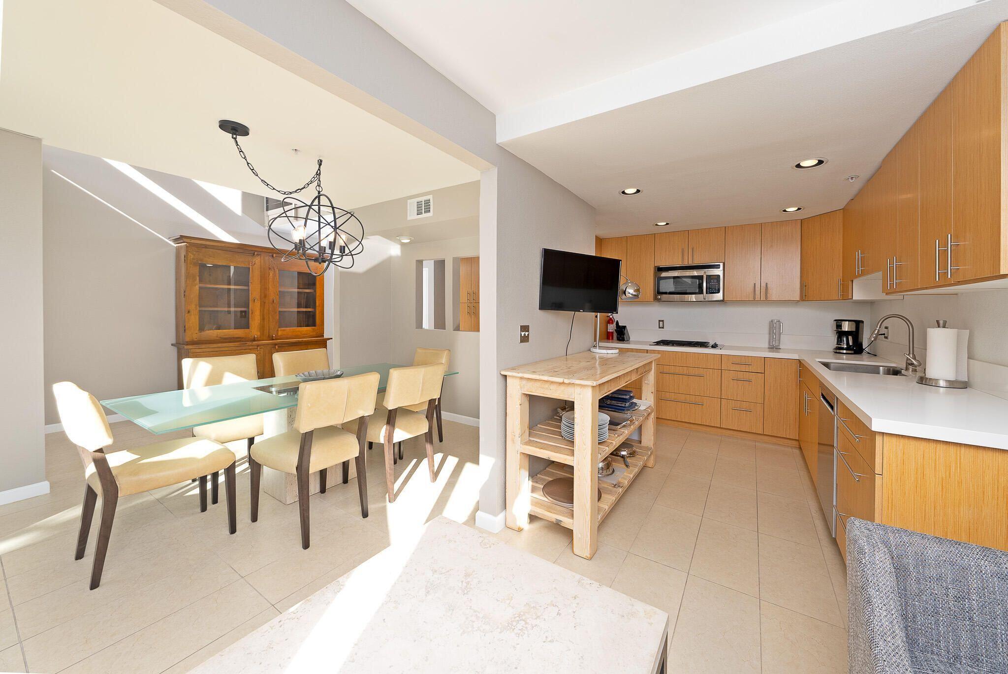 943 Village SQ