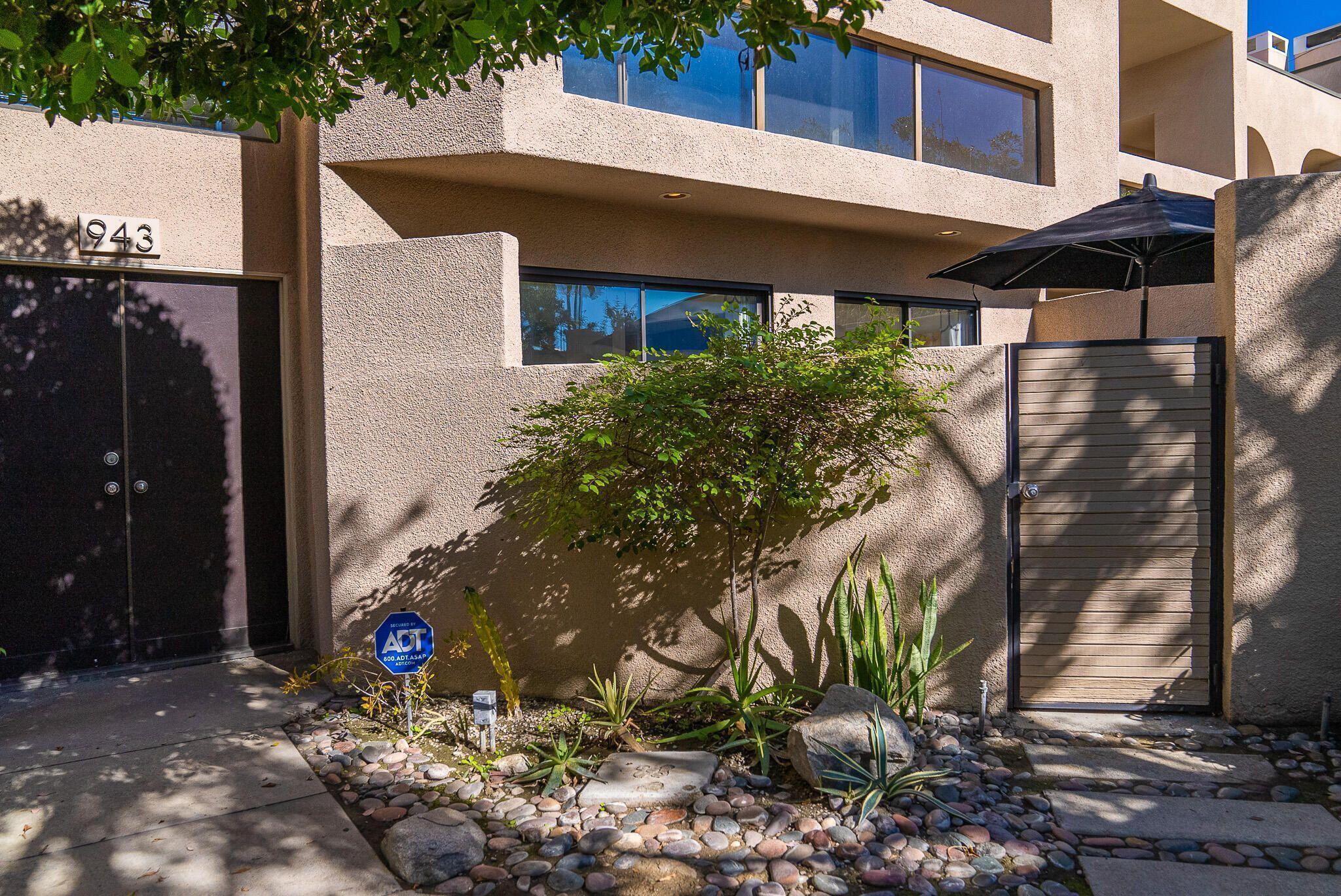 943 Village SQ