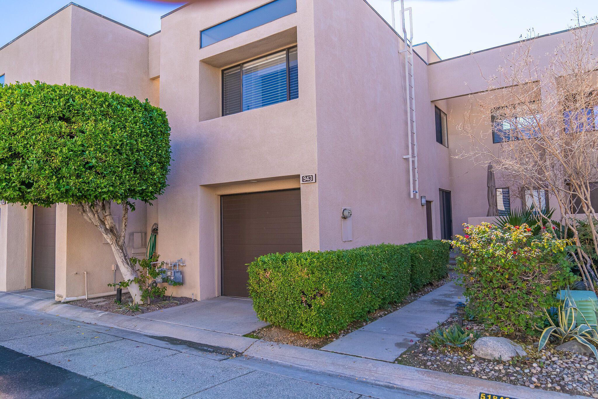943 Village SQ