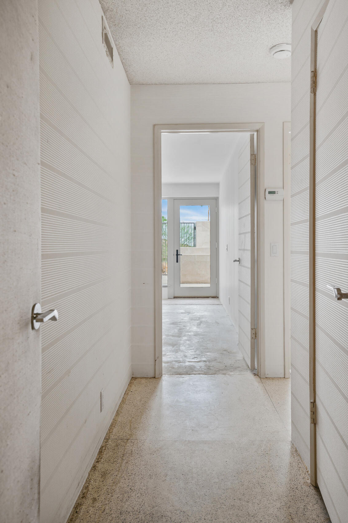 855 W Coronado AVE