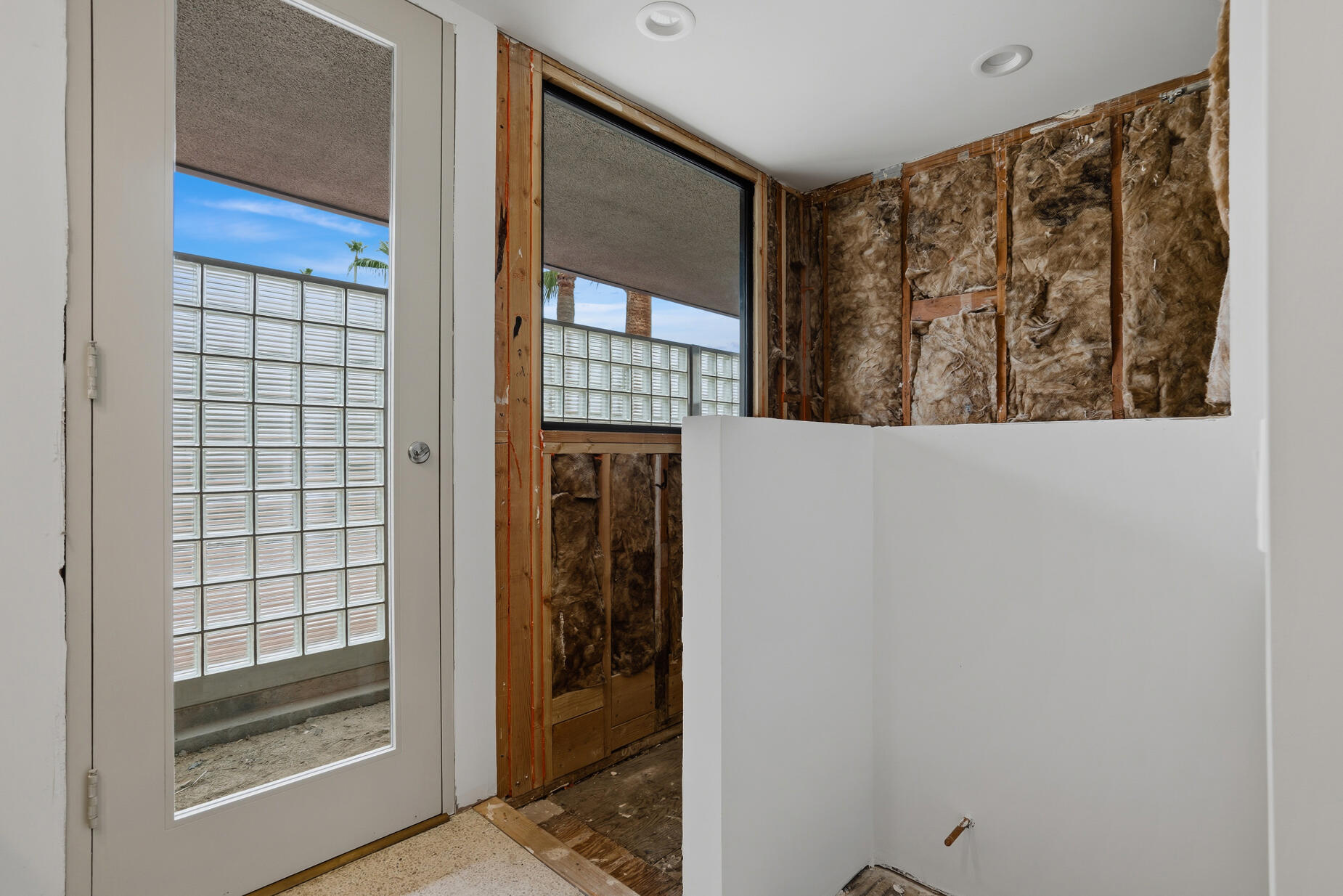 855 W Coronado AVE