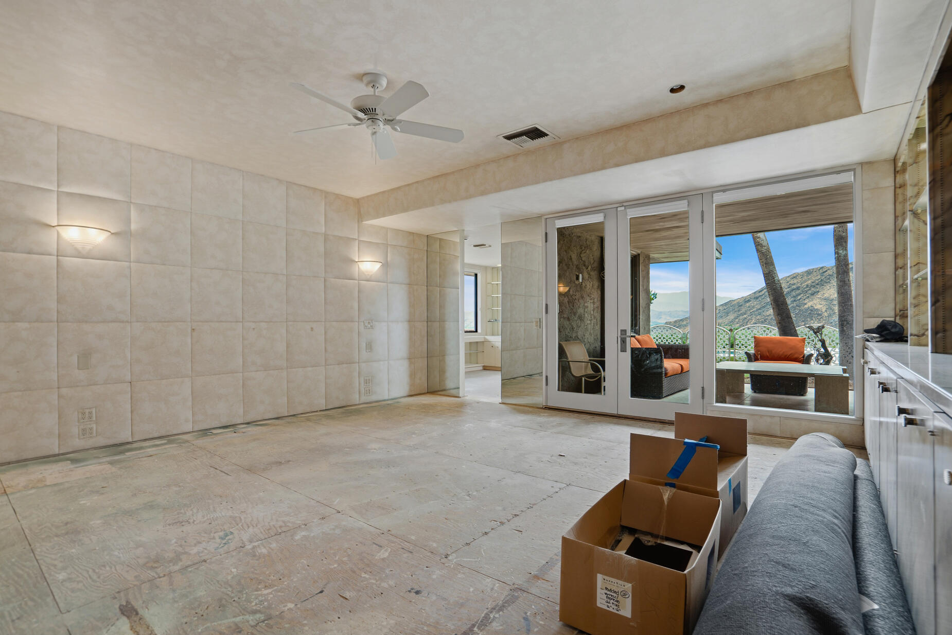 855 W Coronado AVE