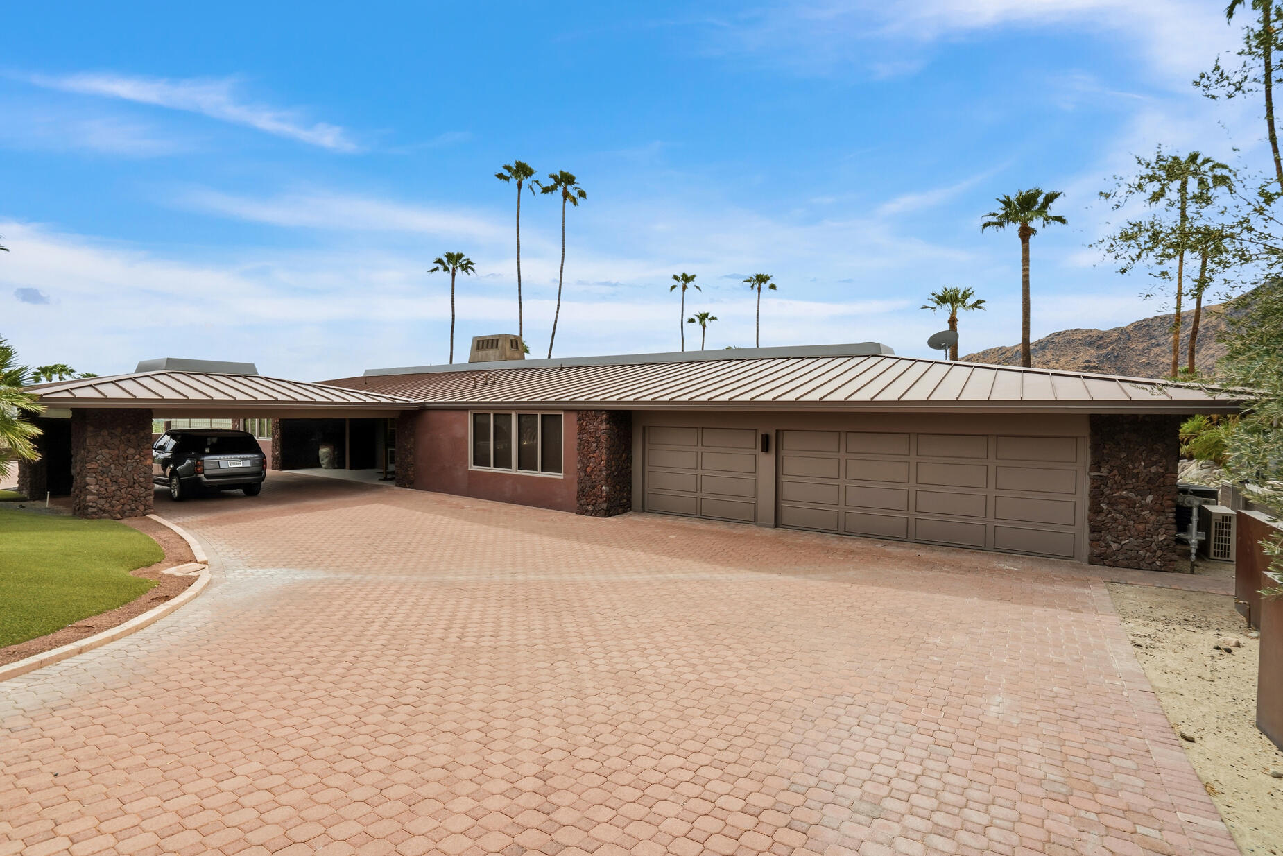 855 W Coronado AVE