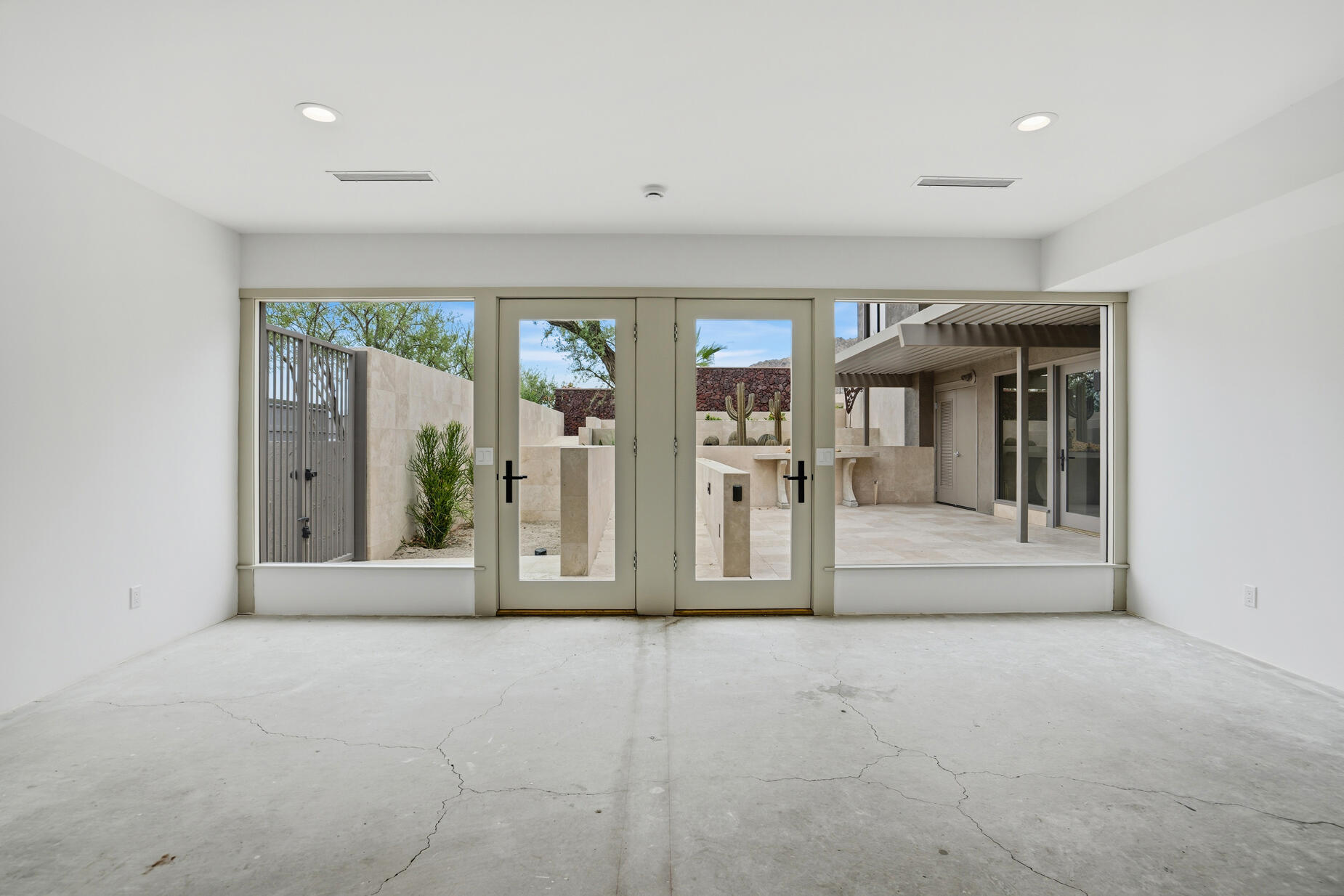 855 W Coronado AVE