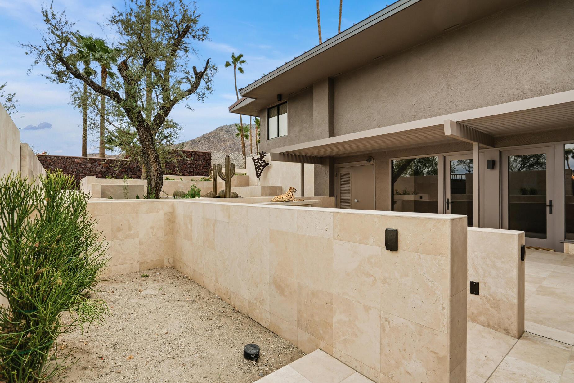 855 W Coronado AVE
