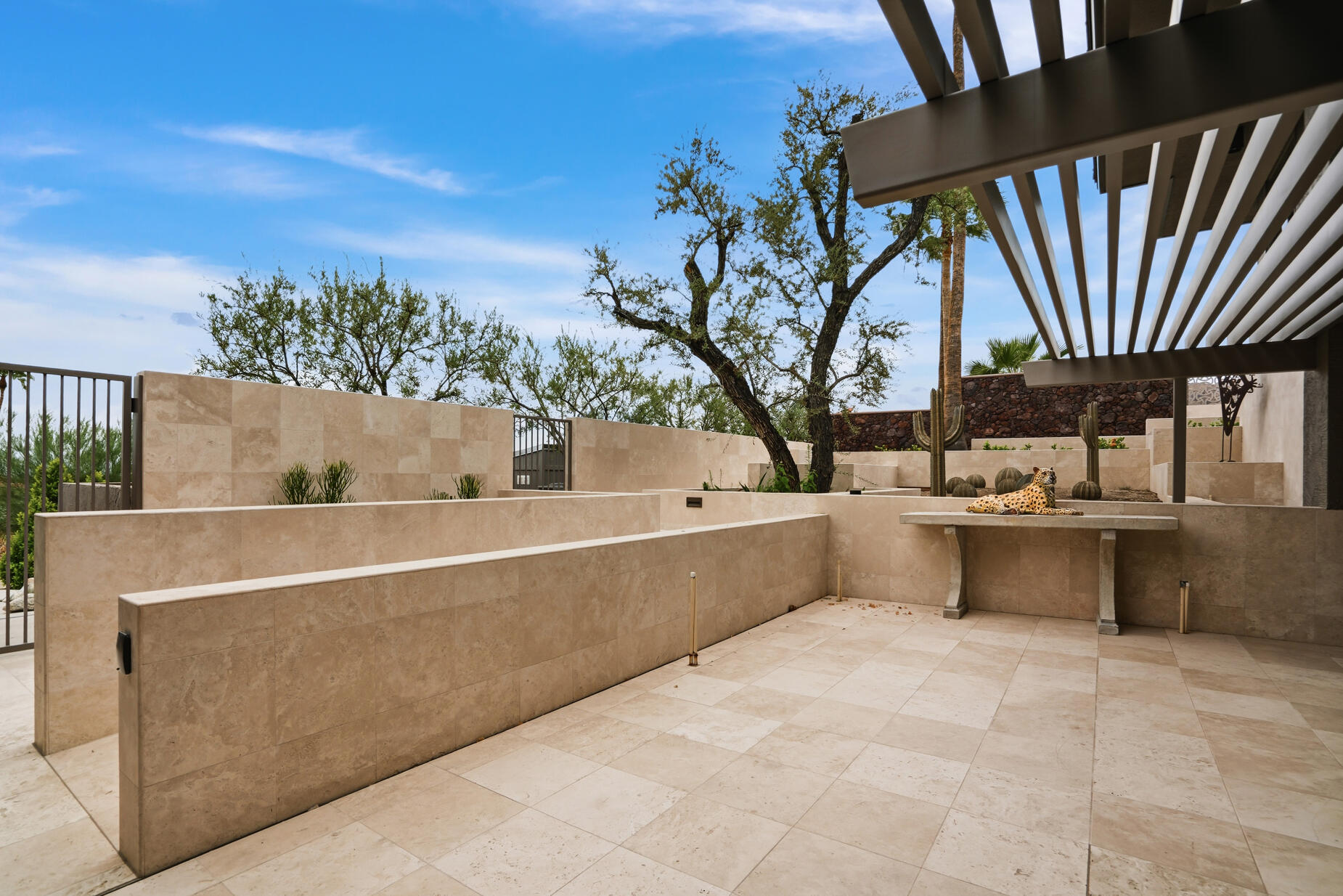 855 W Coronado AVE