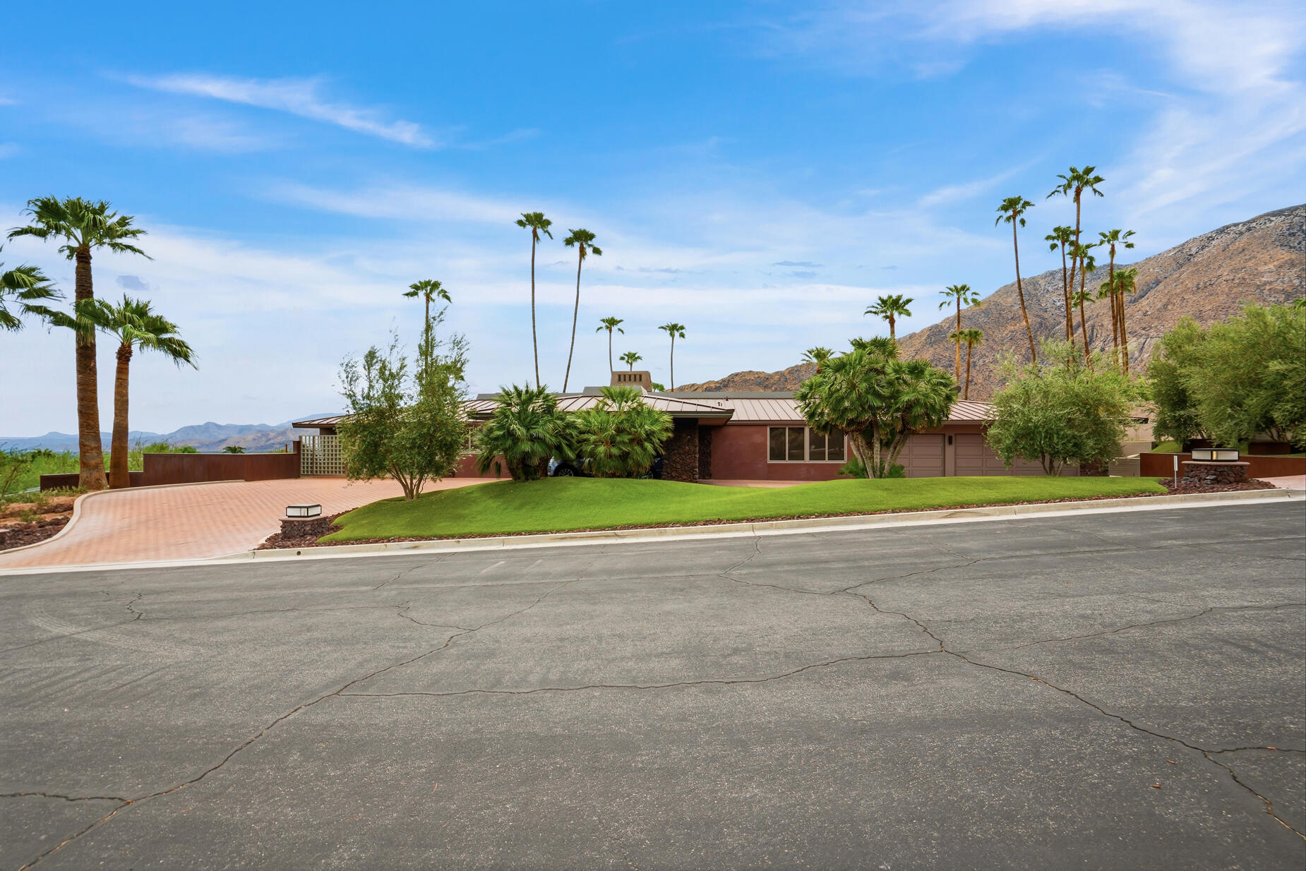 855 W Coronado AVE