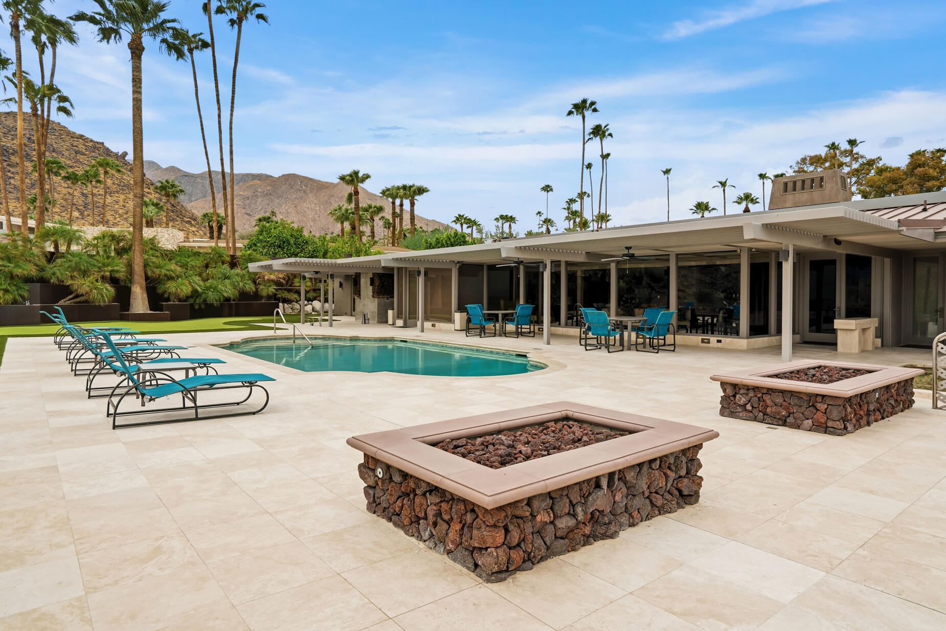 855 W Coronado AVE